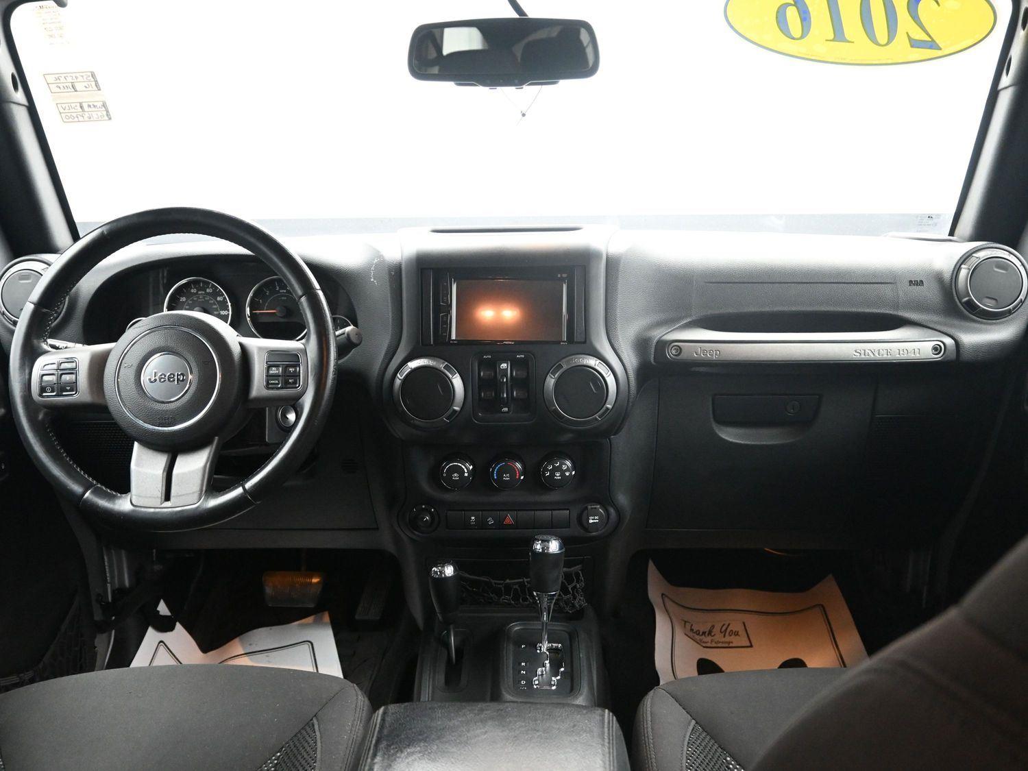 Used 2016 Billet Silver Metallic Clearcoat Jeep Black Bear image 12