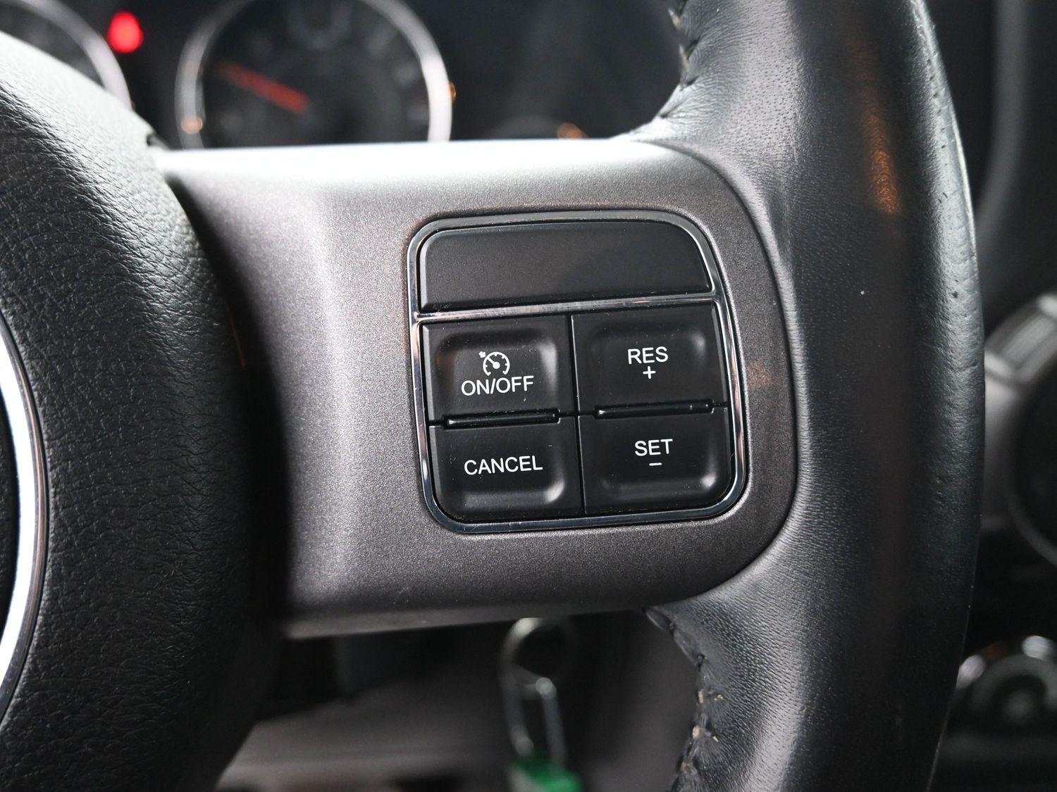 Used 2016 Billet Silver Metallic Clearcoat Jeep Black Bear image 20