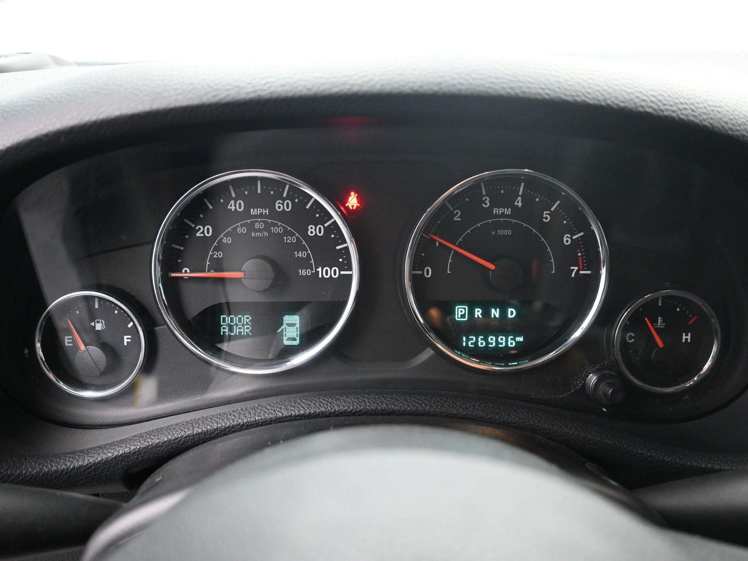 Used 2016 Billet Silver Metallic Clearcoat Jeep Black Bear image 21