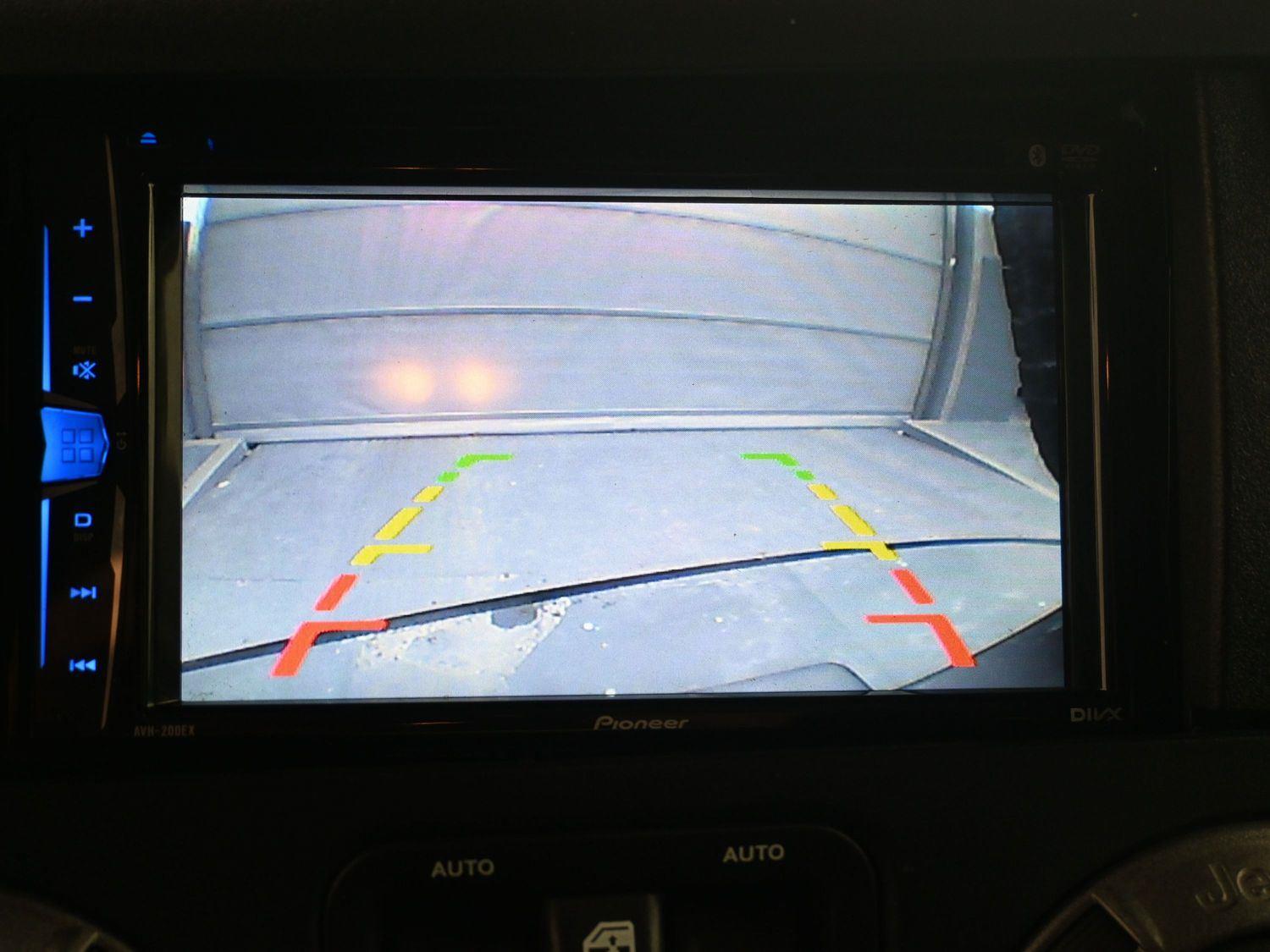 Used 2016 Billet Silver Metallic Clearcoat Jeep Black Bear image 24