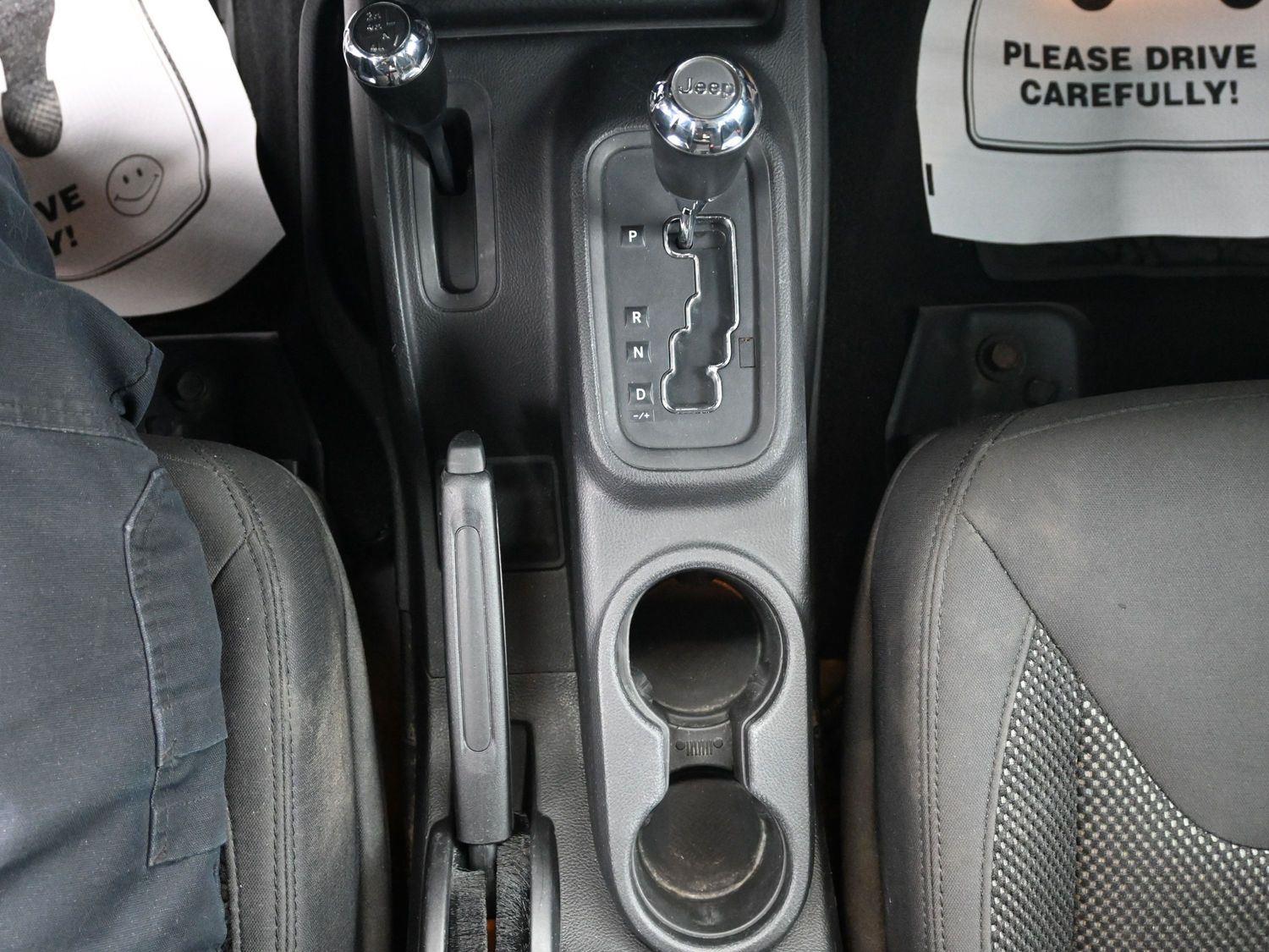 Used 2016 Billet Silver Metallic Clearcoat Jeep Black Bear image 26