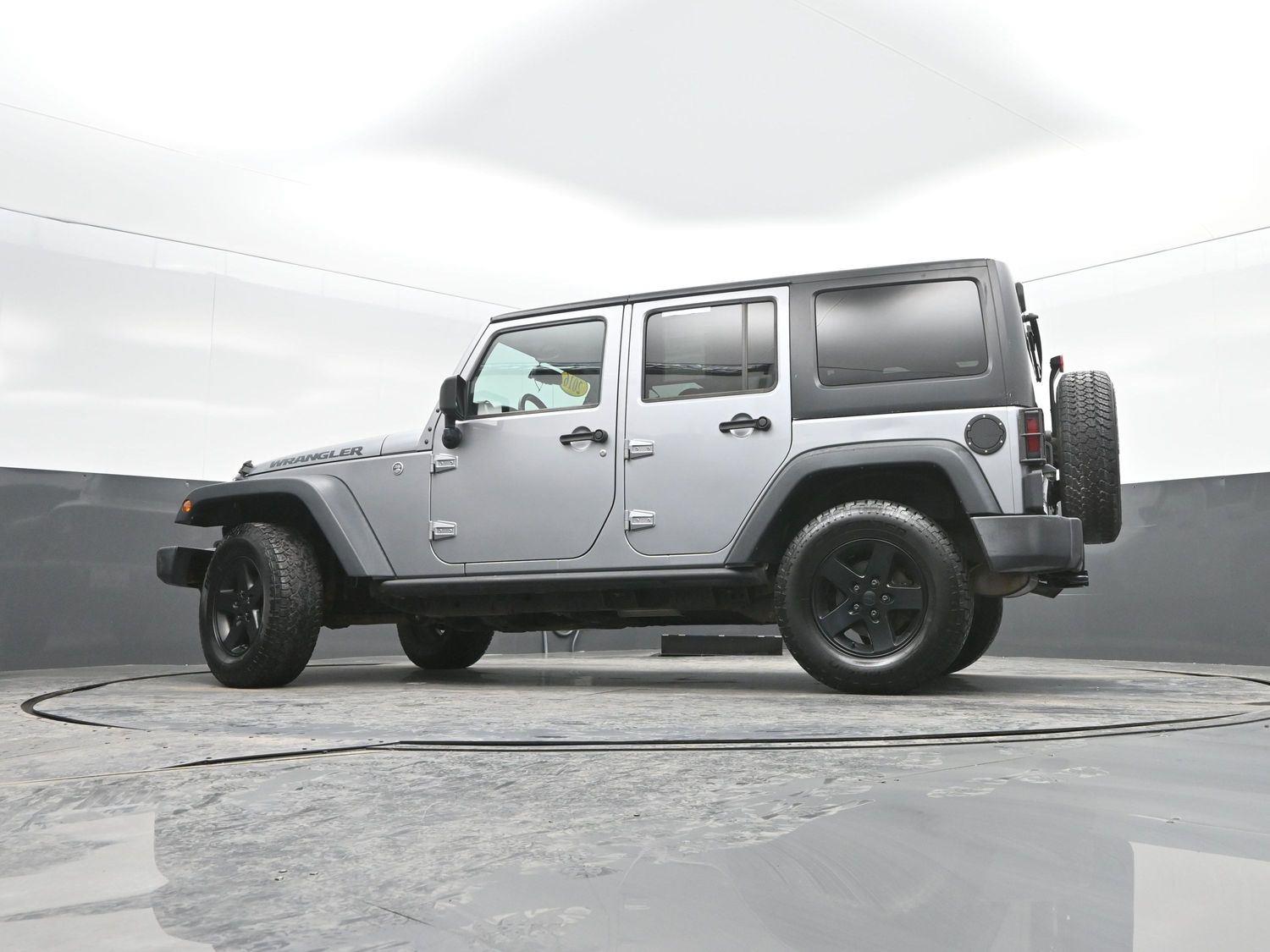 Used 2016 Billet Silver Metallic Clearcoat Jeep Black Bear image 27