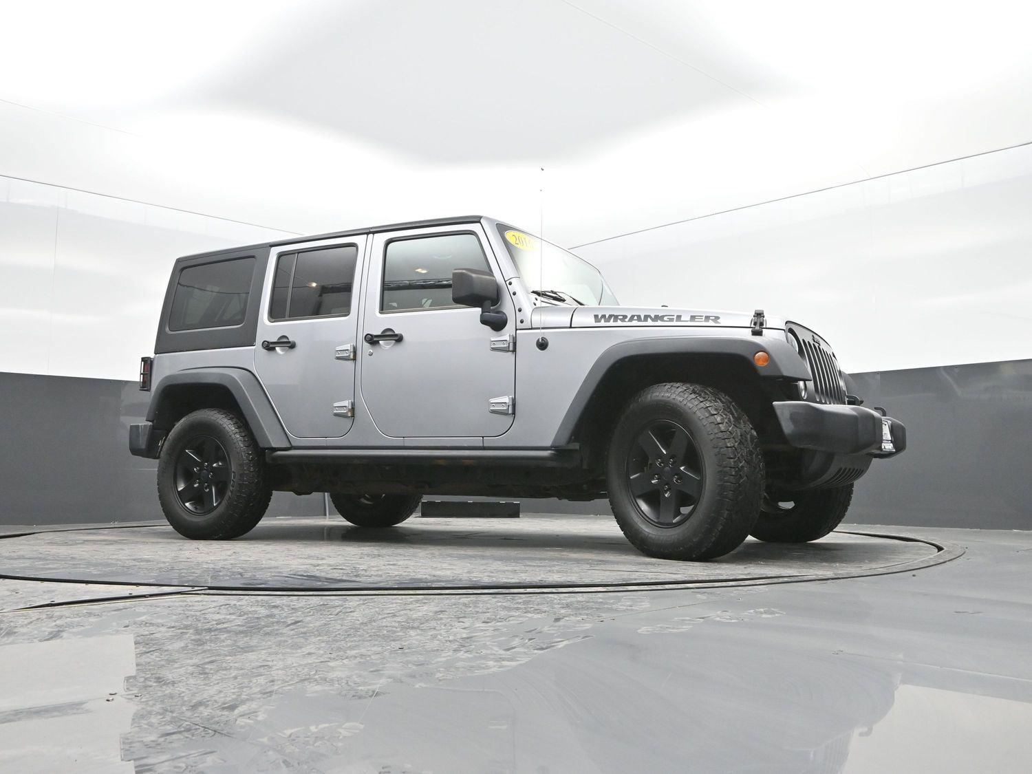 Used 2016 Billet Silver Metallic Clearcoat Jeep Black Bear image 29