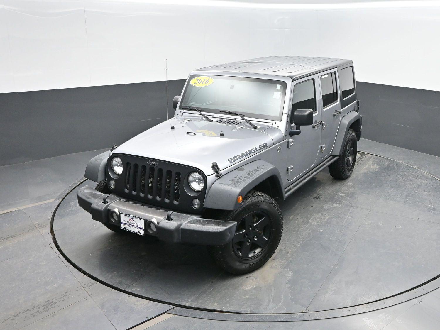 Used 2016 Billet Silver Metallic Clearcoat Jeep Black Bear image 30