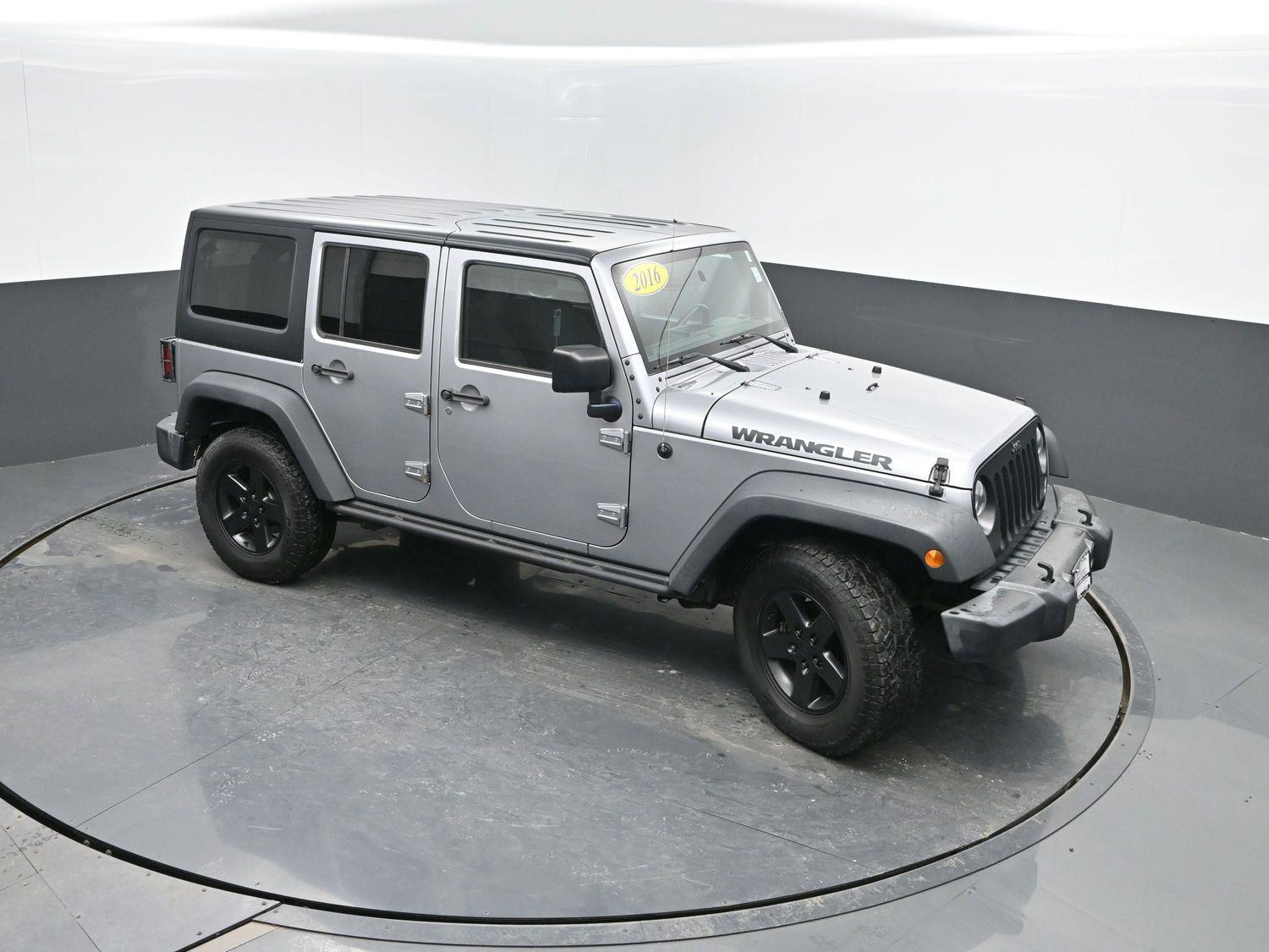 Used 2016 Billet Silver Metallic Clearcoat Jeep Black Bear image 33