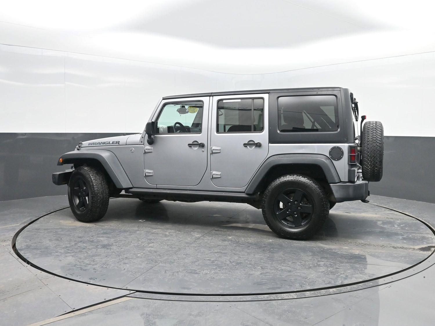 Used 2016 Billet Silver Metallic Clearcoat Jeep Black Bear image 34