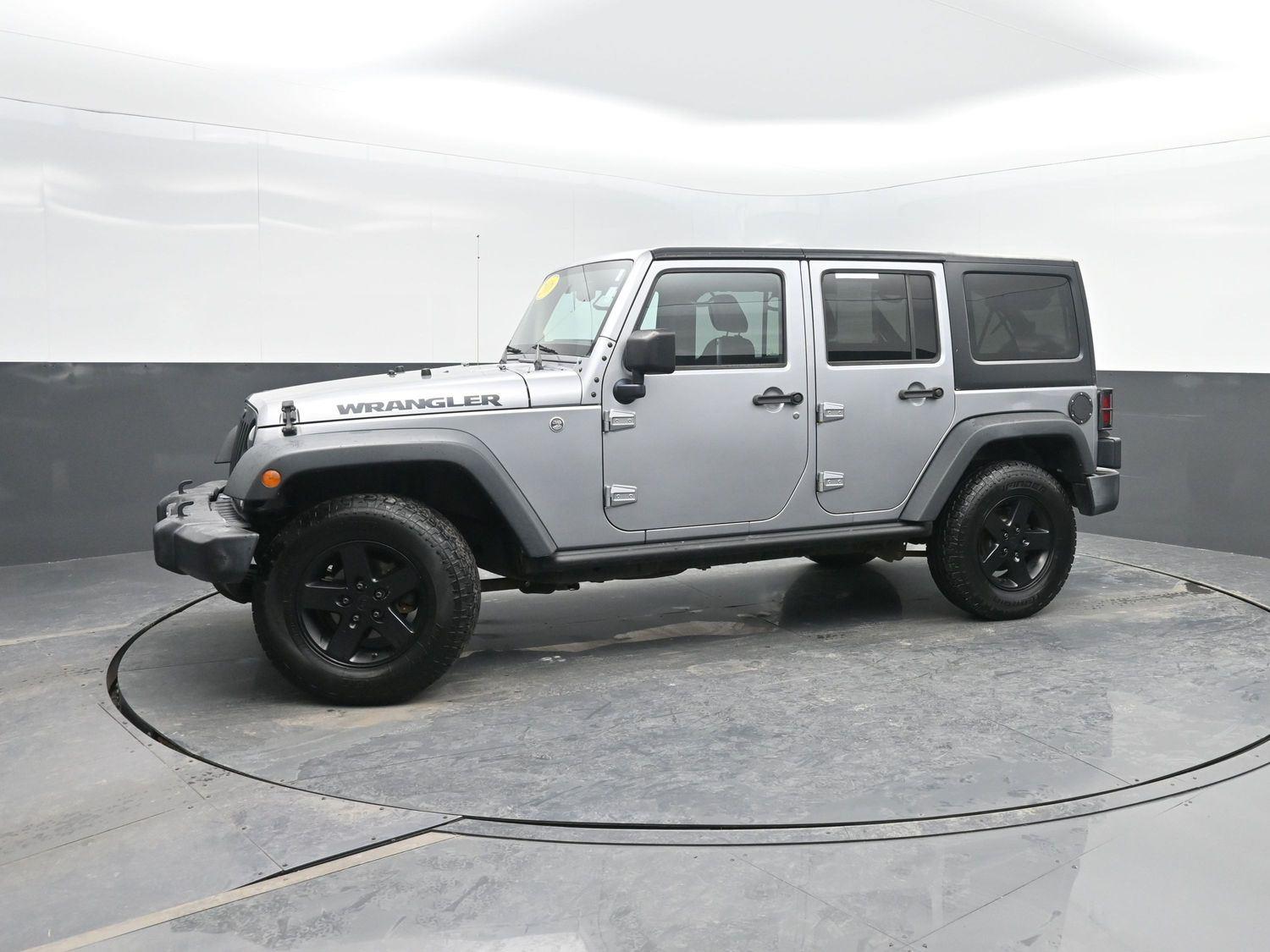Used 2016 Billet Silver Metallic Clearcoat Jeep Black Bear image 35