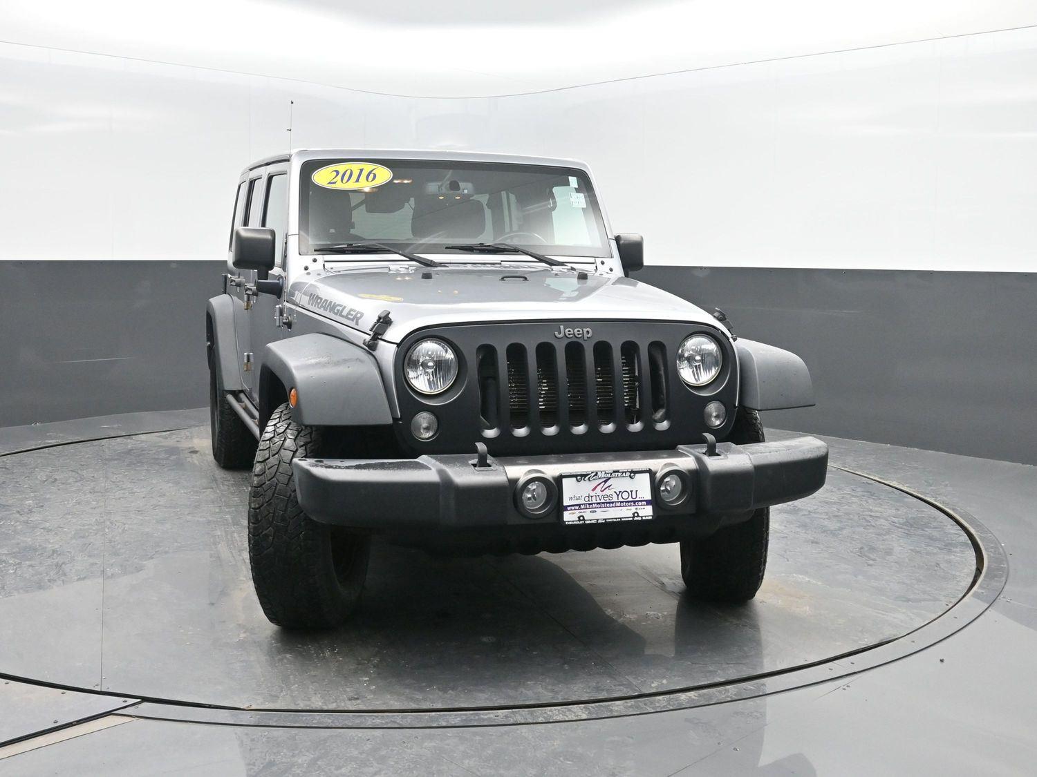 Used 2016 Billet Silver Metallic Clearcoat Jeep Black Bear image 36