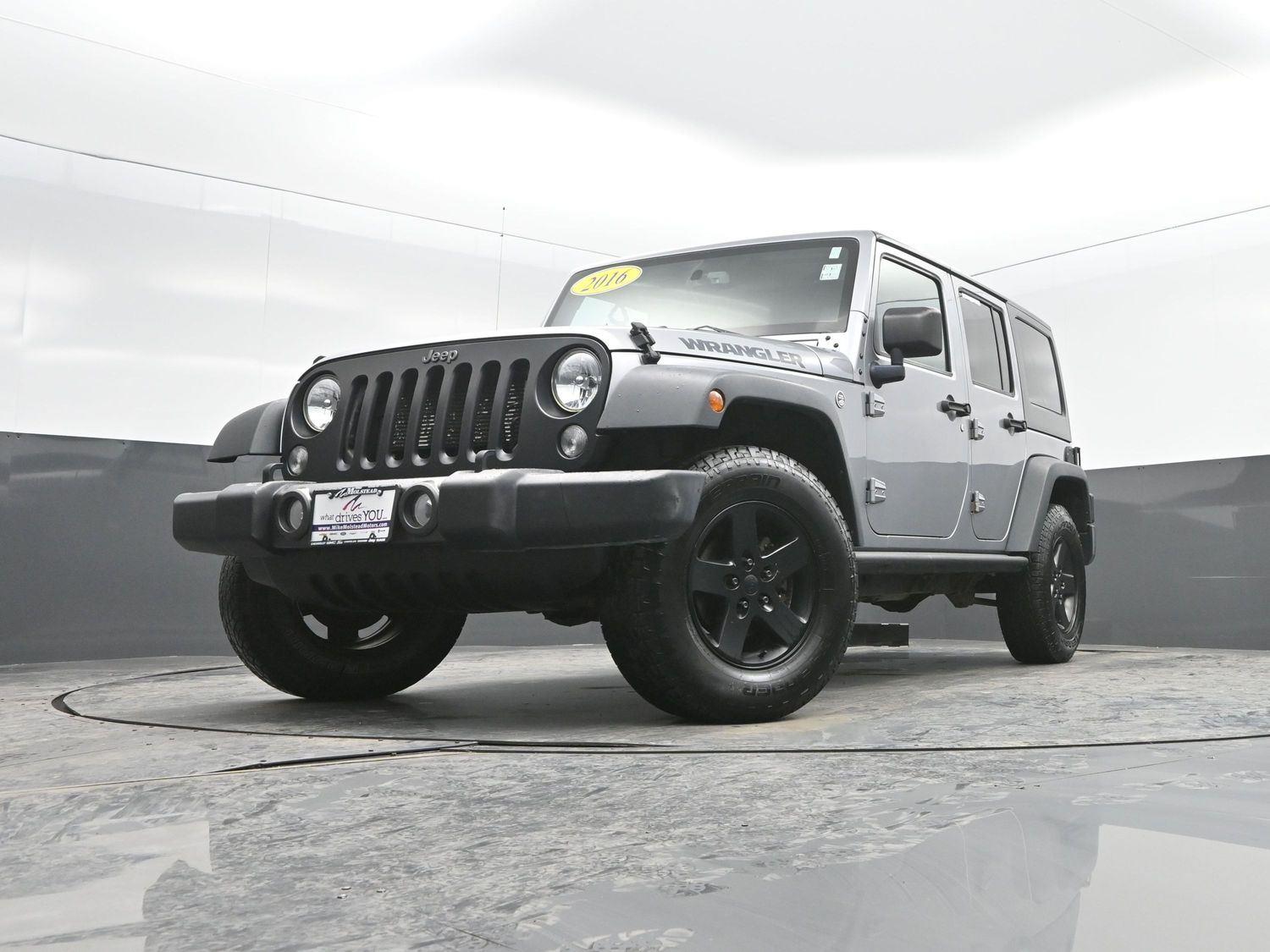 Used 2016 Billet Silver Metallic Clearcoat Jeep Black Bear image 38