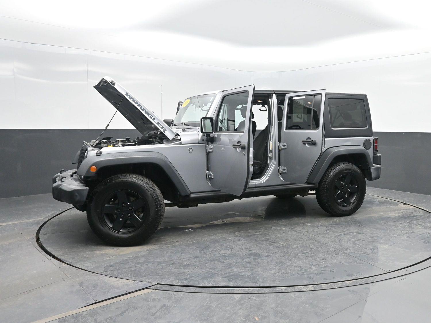 Used 2016 Billet Silver Metallic Clearcoat Jeep Black Bear image 42