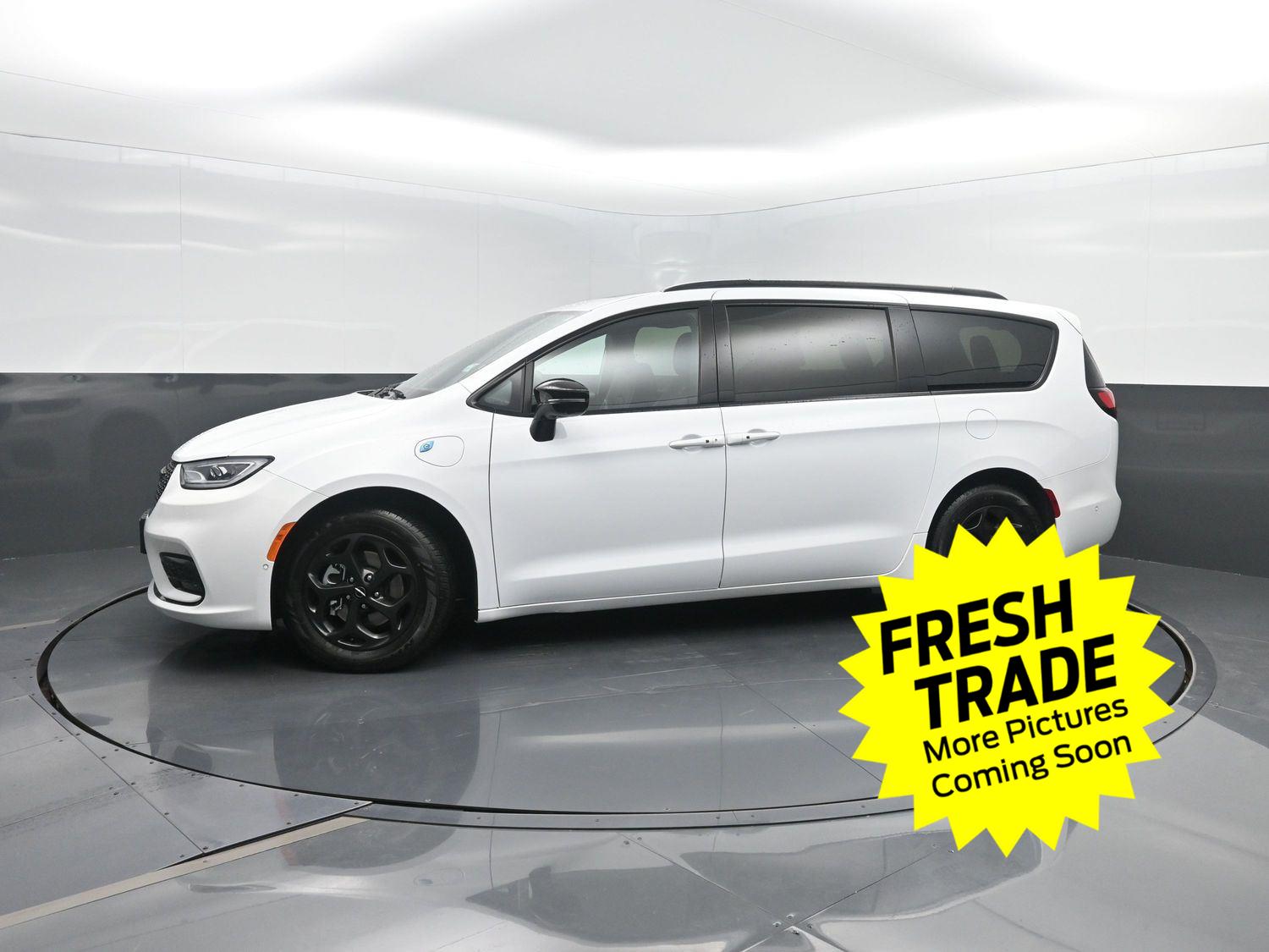 2024 Chrysler Pacifica Hybrid Premium S Appearance FWD