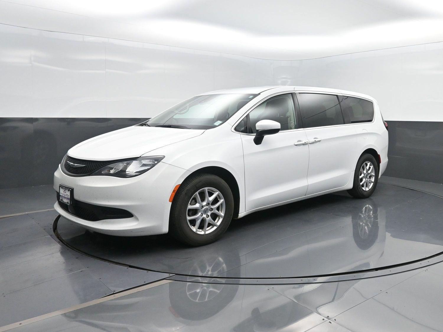 2023 Chrysler Voyager LX FWD