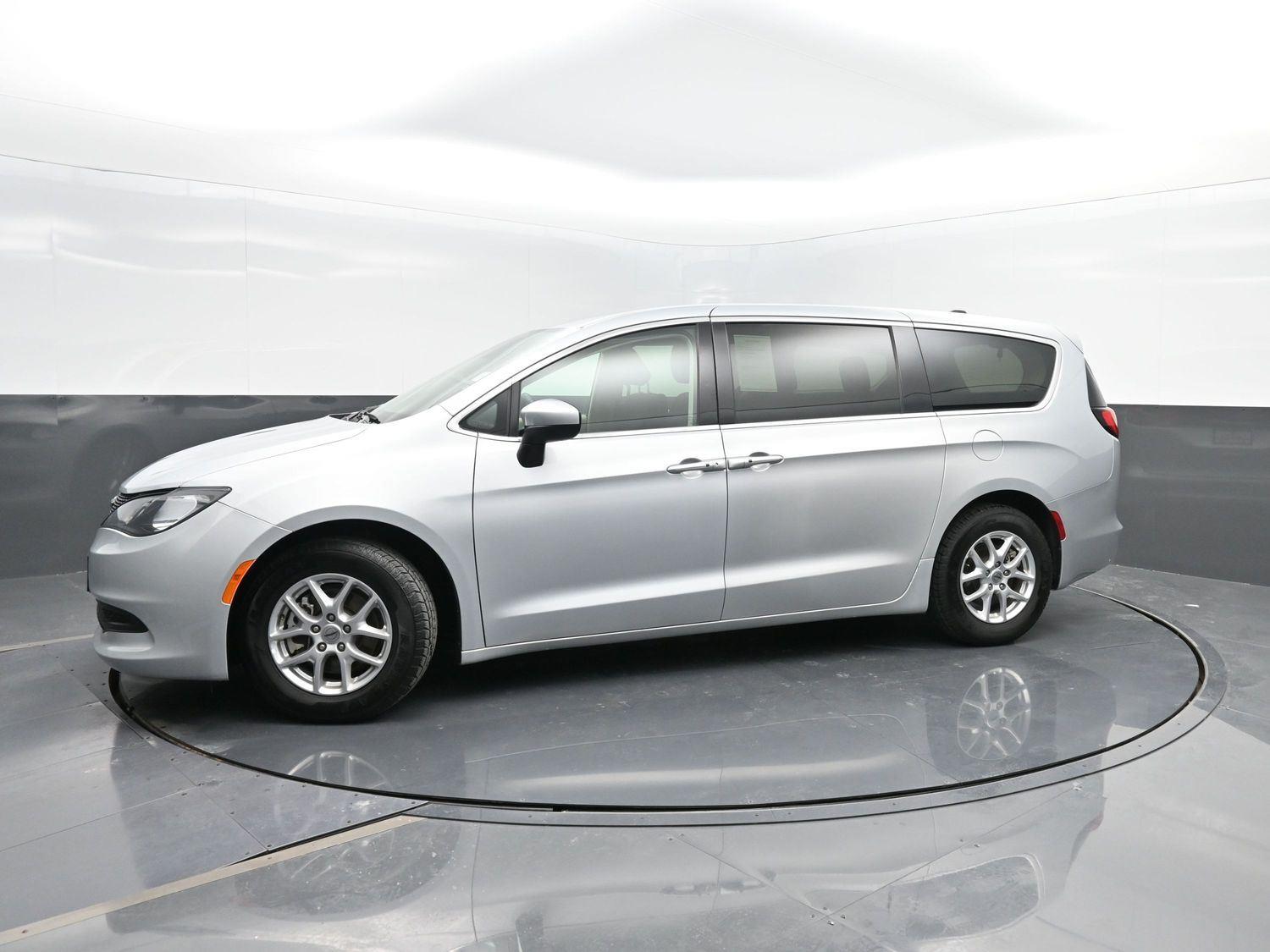 2023 Chrysler Voyager LX FWD