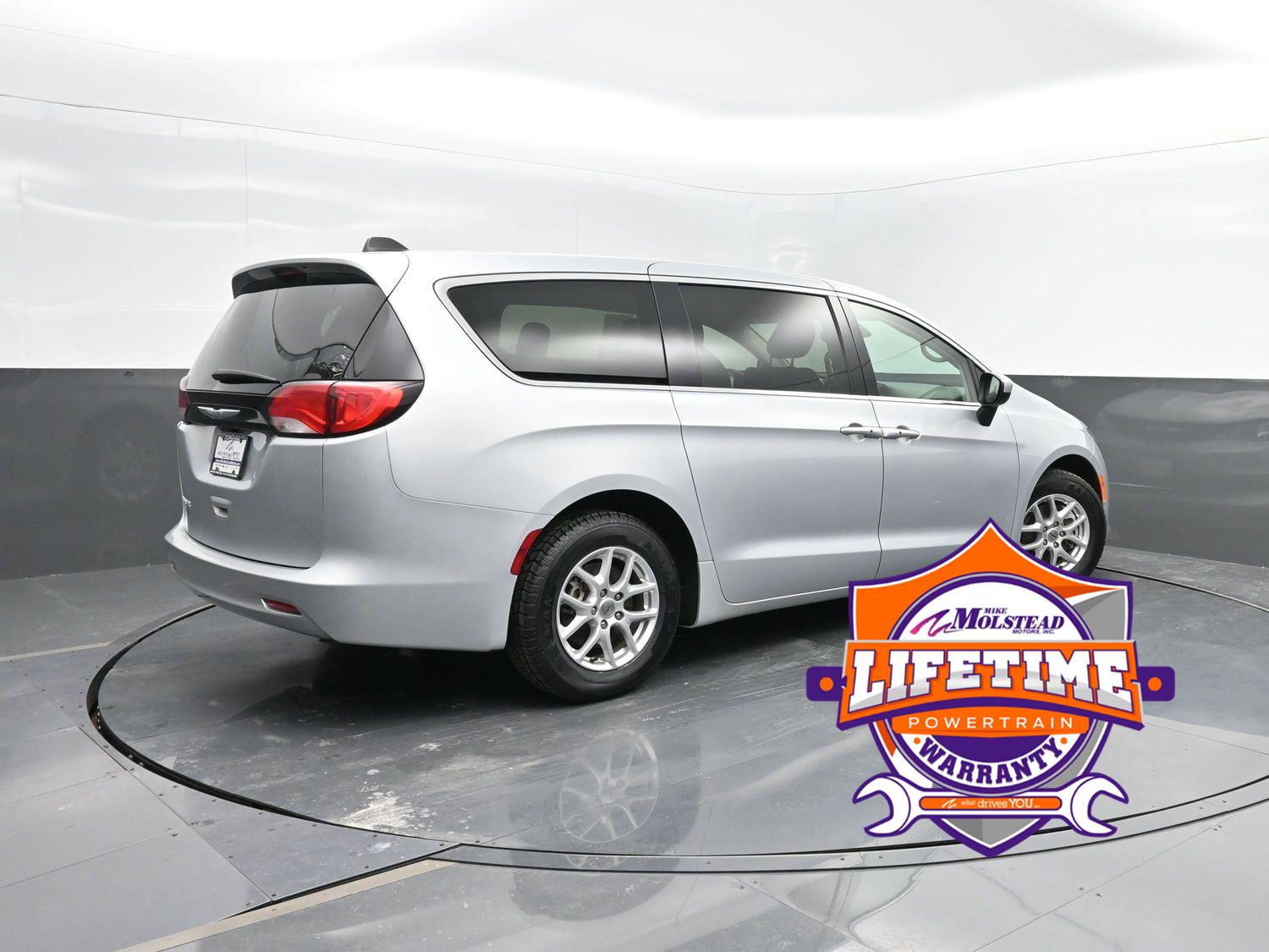 2023 Chrysler Voyager LX FWD