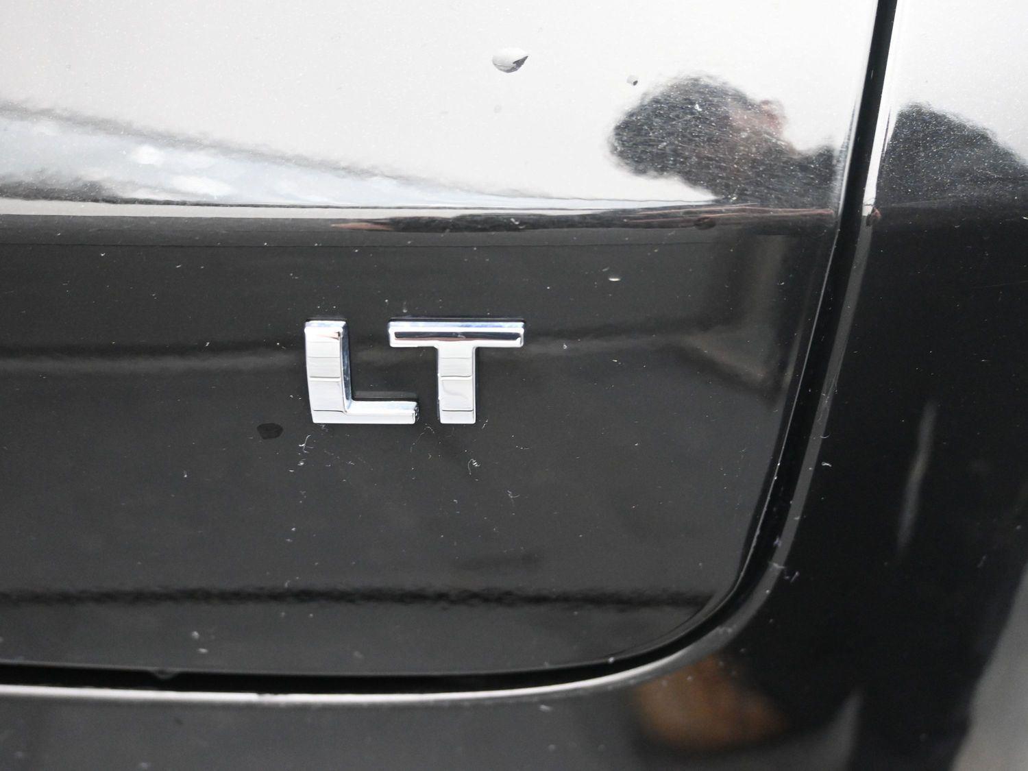 Used 2025 Mosaic Black Metallic Chevrolet LT image 12