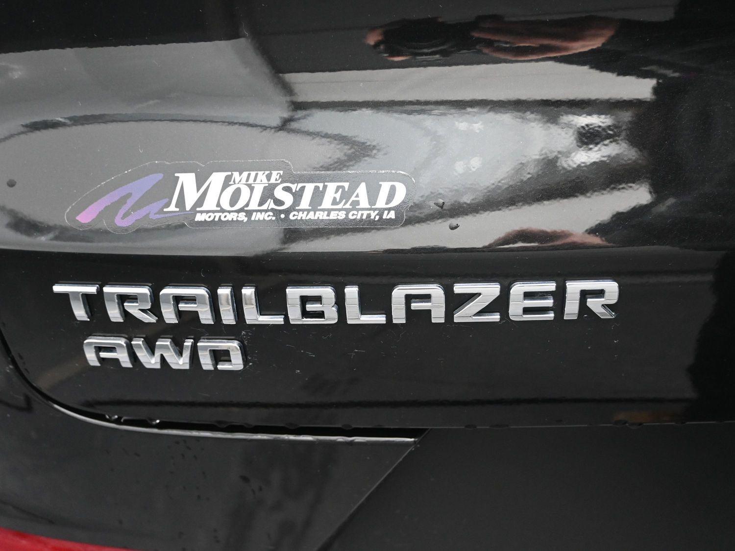 Used 2025 Mosaic Black Metallic Chevrolet LT image 13