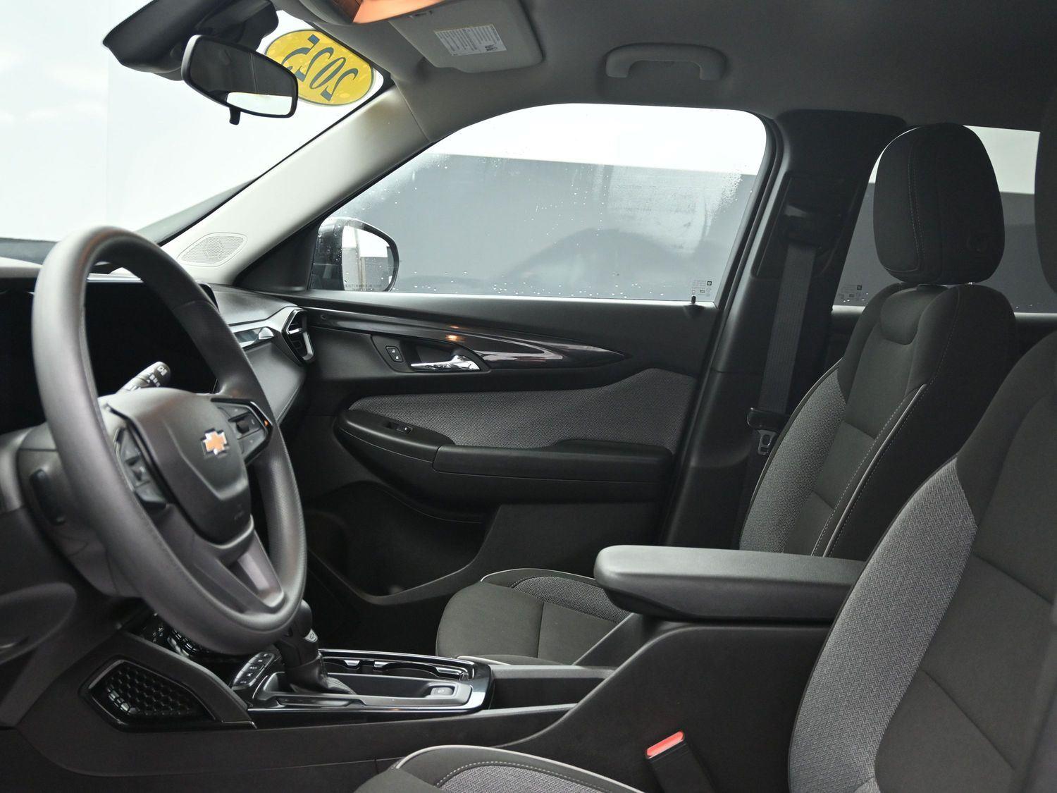 Used 2025 Mosaic Black Metallic Chevrolet LT image 17