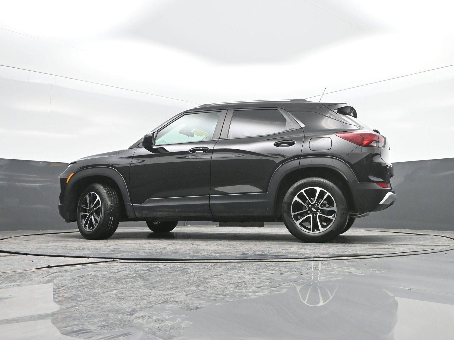 Used 2025 Mosaic Black Metallic Chevrolet LT image 29