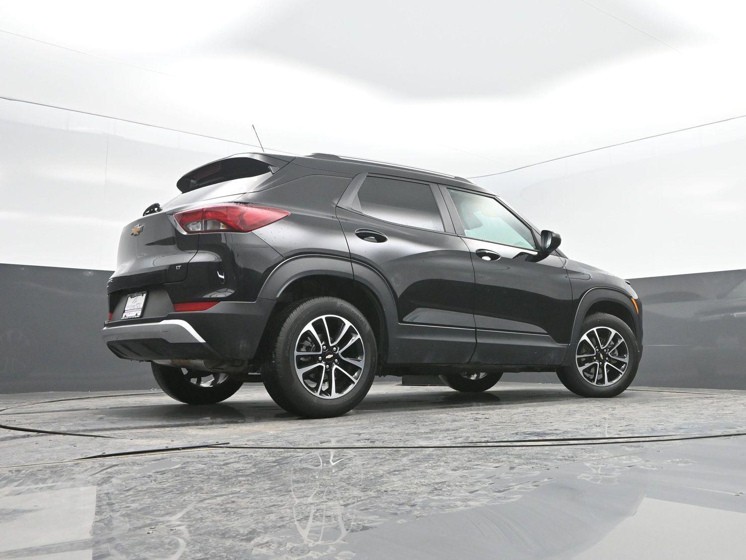 Used 2025 Mosaic Black Metallic Chevrolet LT image 30