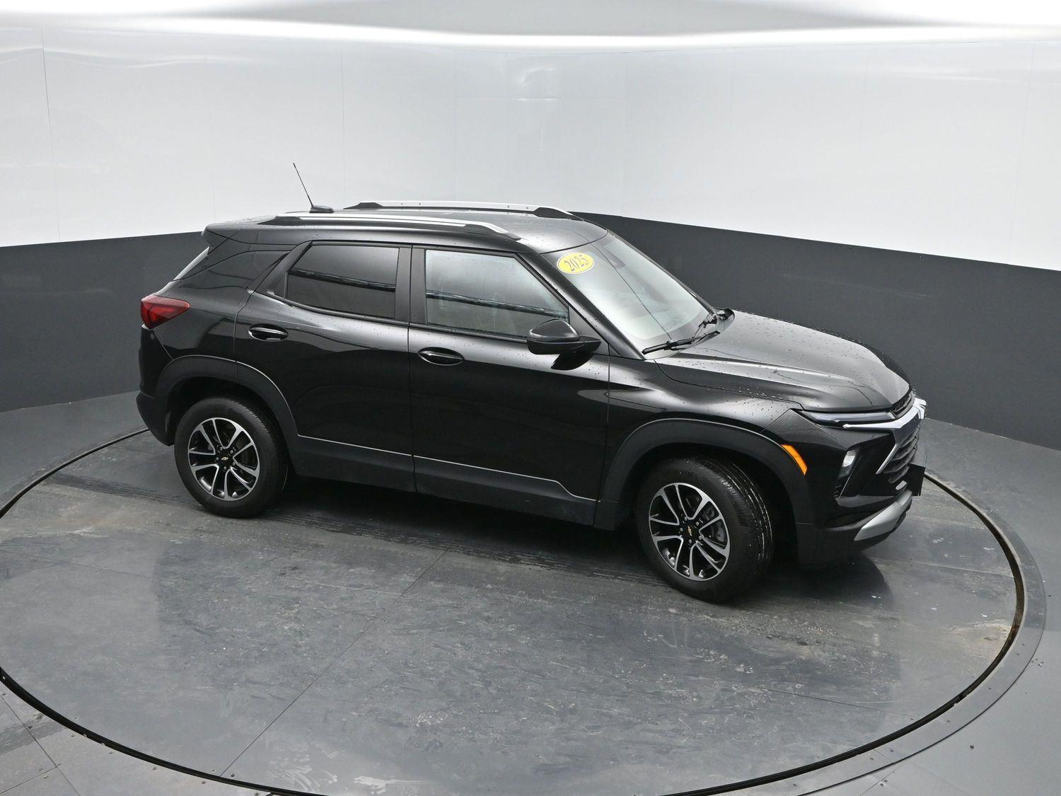 Used 2025 Mosaic Black Metallic Chevrolet LT image 33