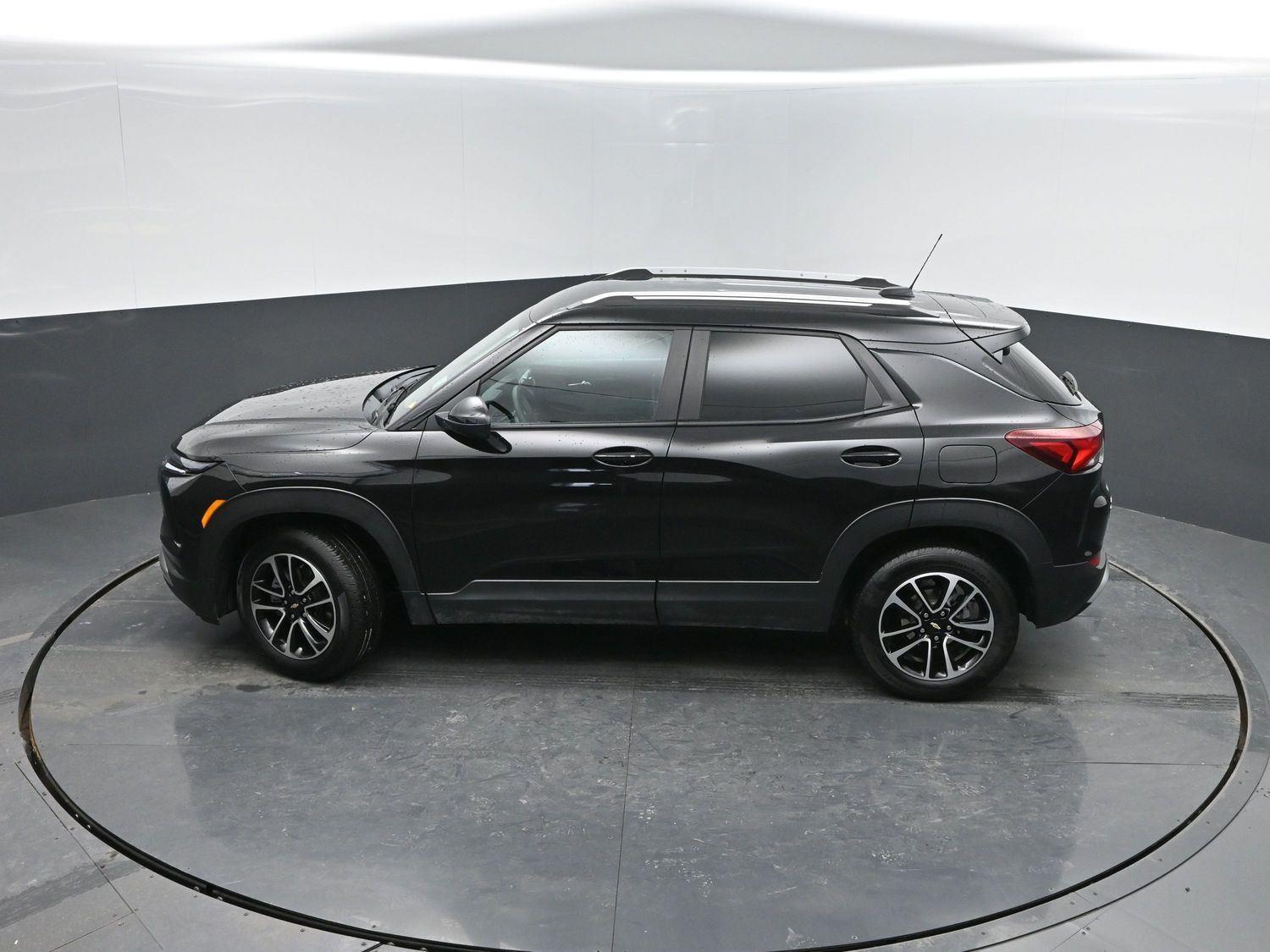 Used 2025 Mosaic Black Metallic Chevrolet LT image 35