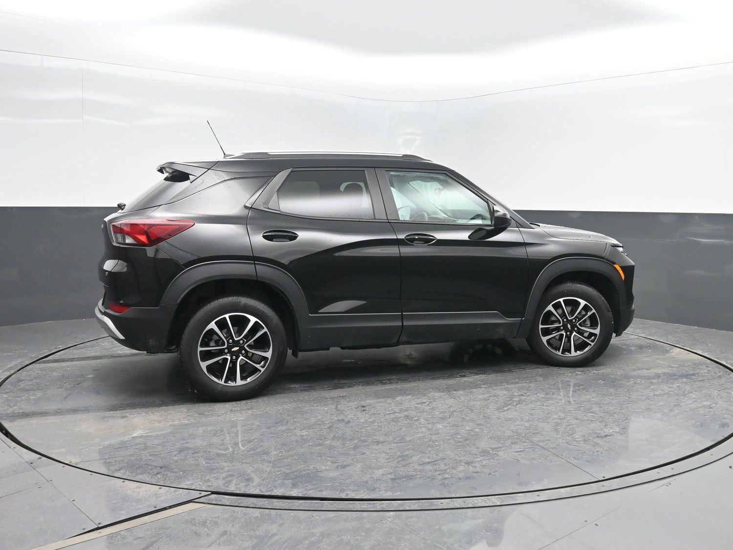 Used 2025 Mosaic Black Metallic Chevrolet LT image 36