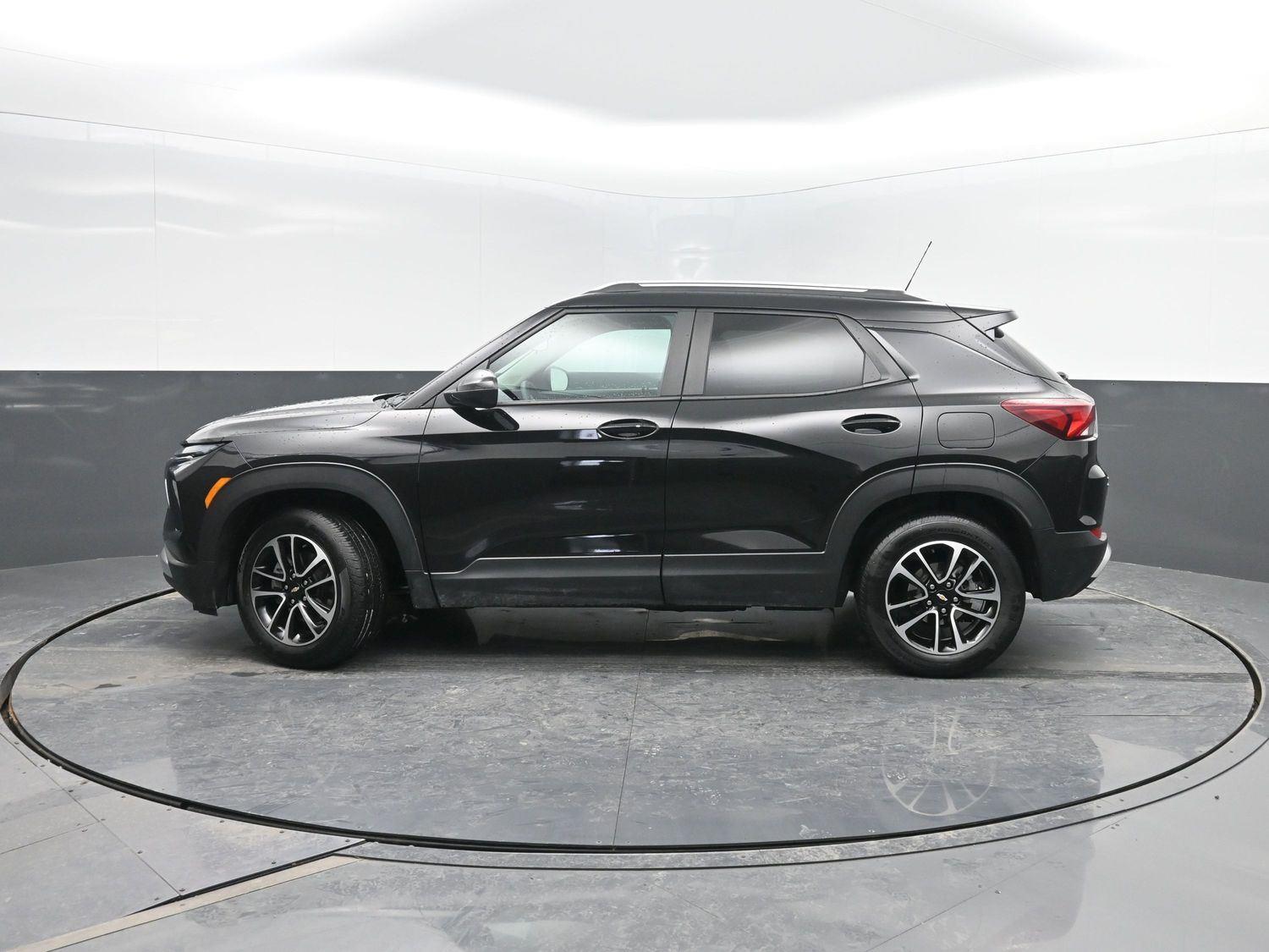 Used 2025 Mosaic Black Metallic Chevrolet LT image 38