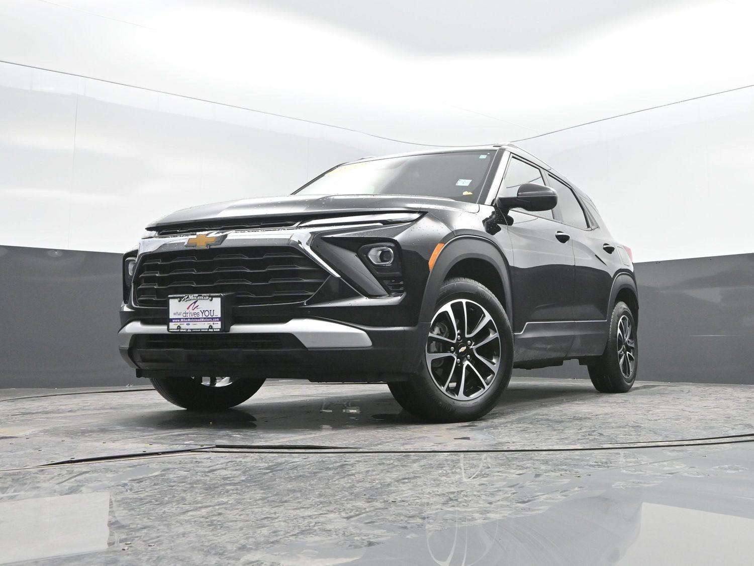 Used 2025 Mosaic Black Metallic Chevrolet LT image 40