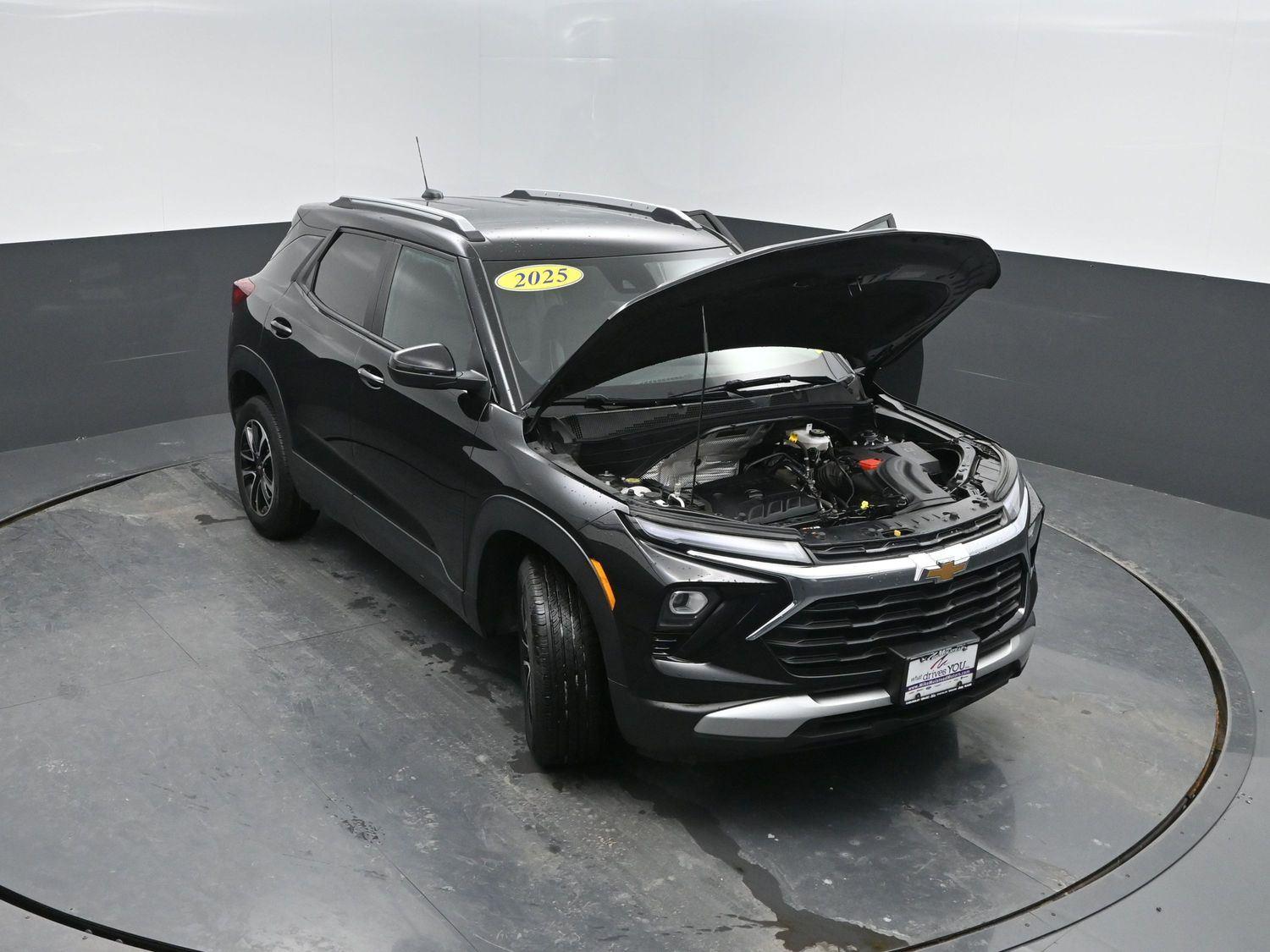 Used 2025 Mosaic Black Metallic Chevrolet LT image 41