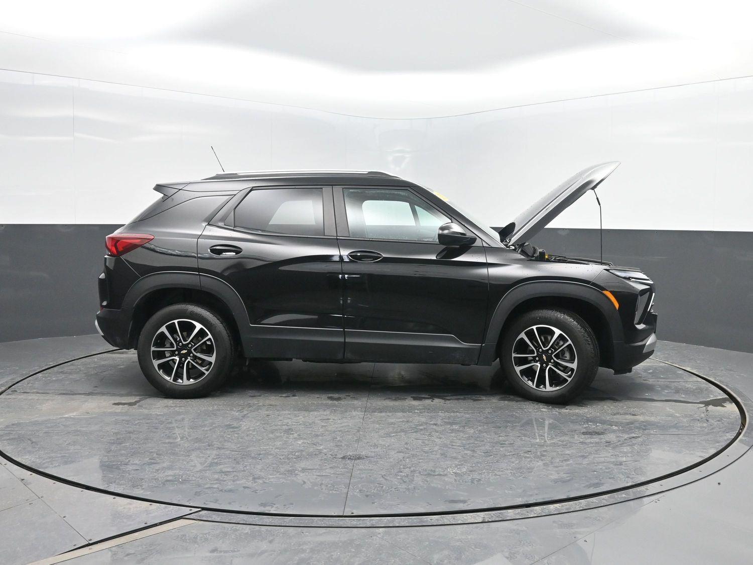 Used 2025 Mosaic Black Metallic Chevrolet LT image 43