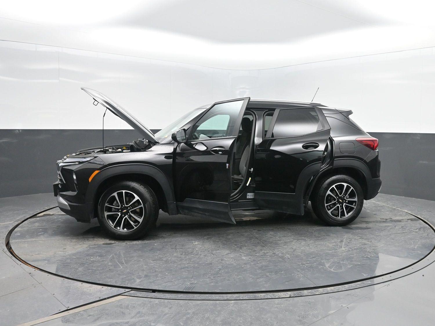 Used 2025 Mosaic Black Metallic Chevrolet LT image 44