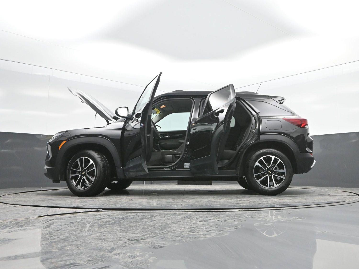 Used 2025 Mosaic Black Metallic Chevrolet LT image 46