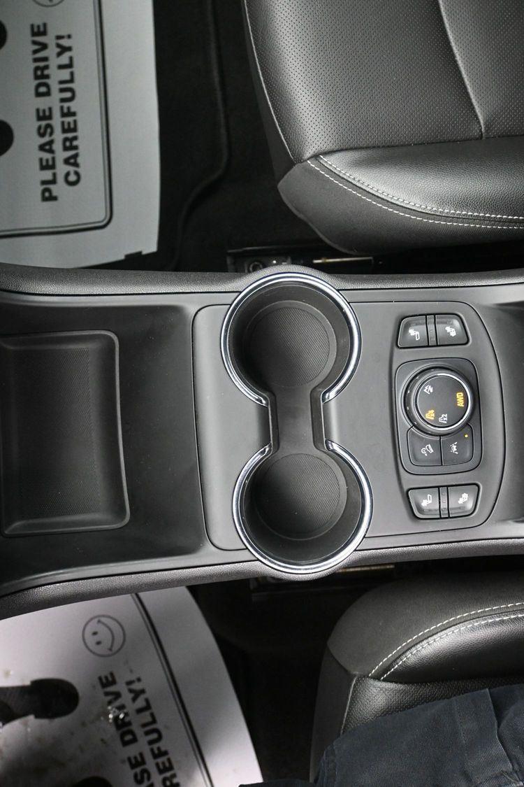 Used 2024 Ebony Twilight Metallic GMC SLT image 31