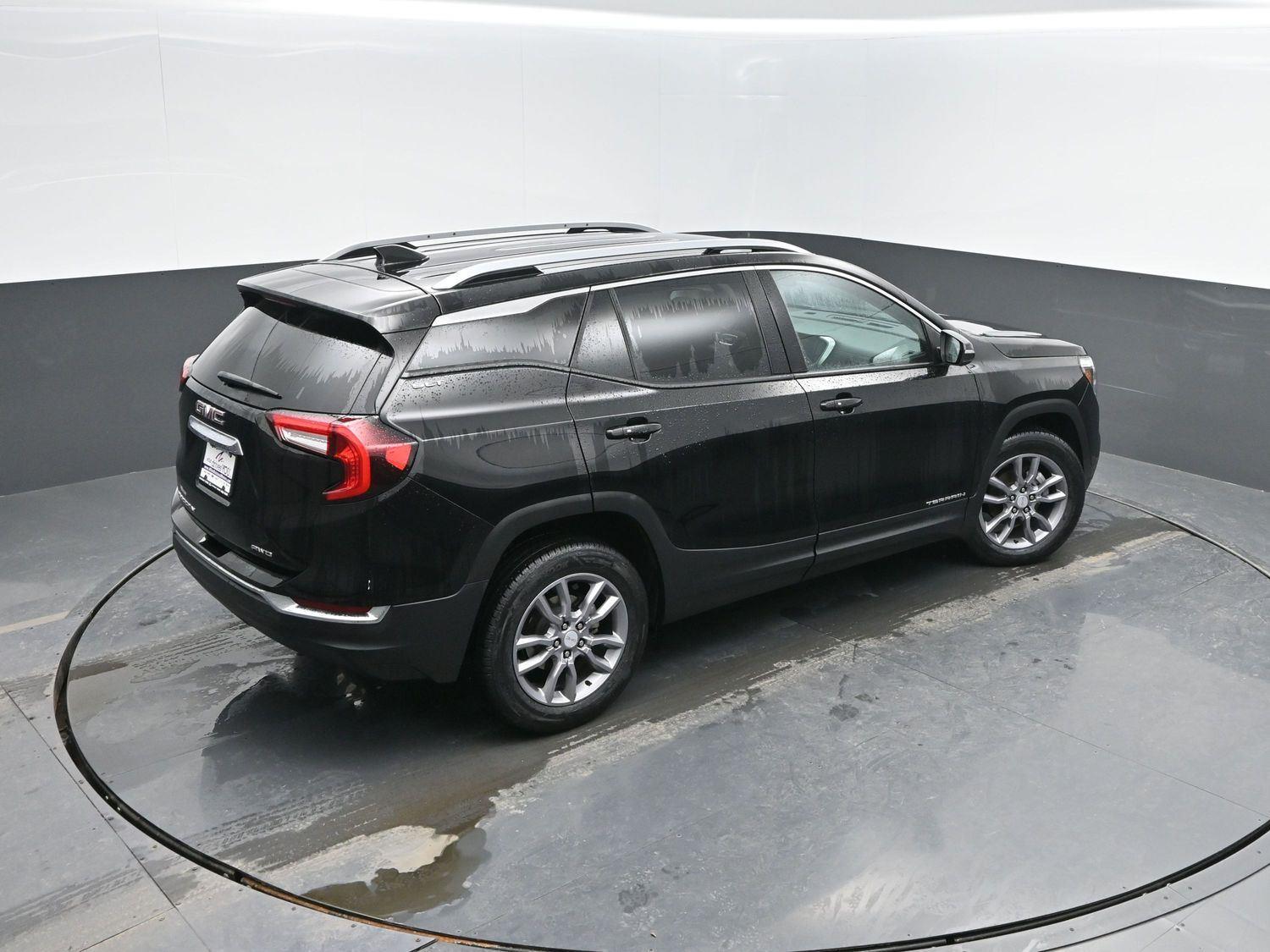 Used 2024 Ebony Twilight Metallic GMC SLT image 40