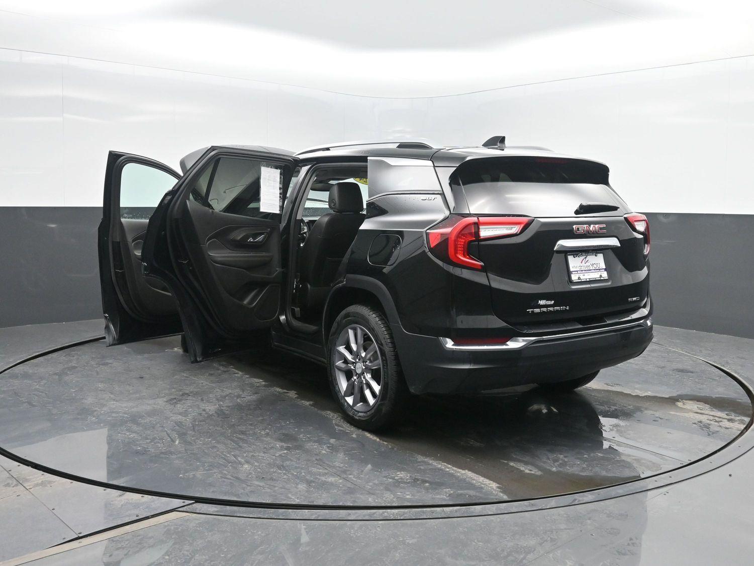 Used 2024 Ebony Twilight Metallic GMC SLT image 48