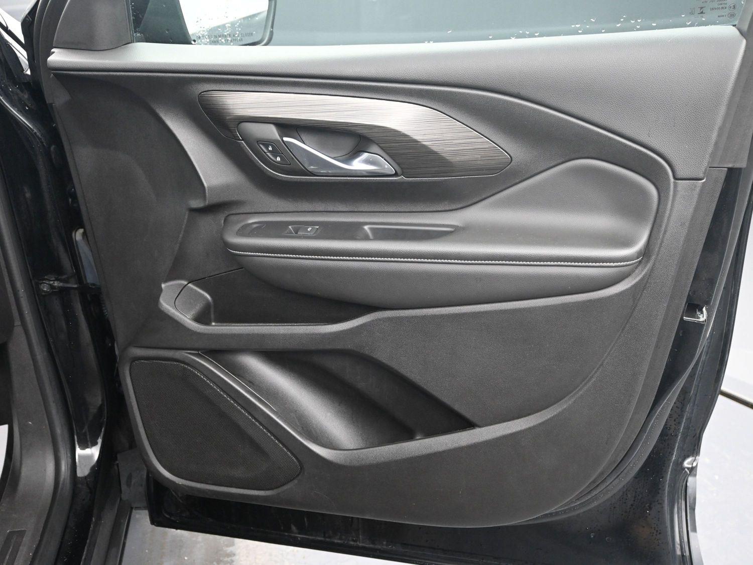 Used 2024 Ebony Twilight Metallic GMC SLT image 8