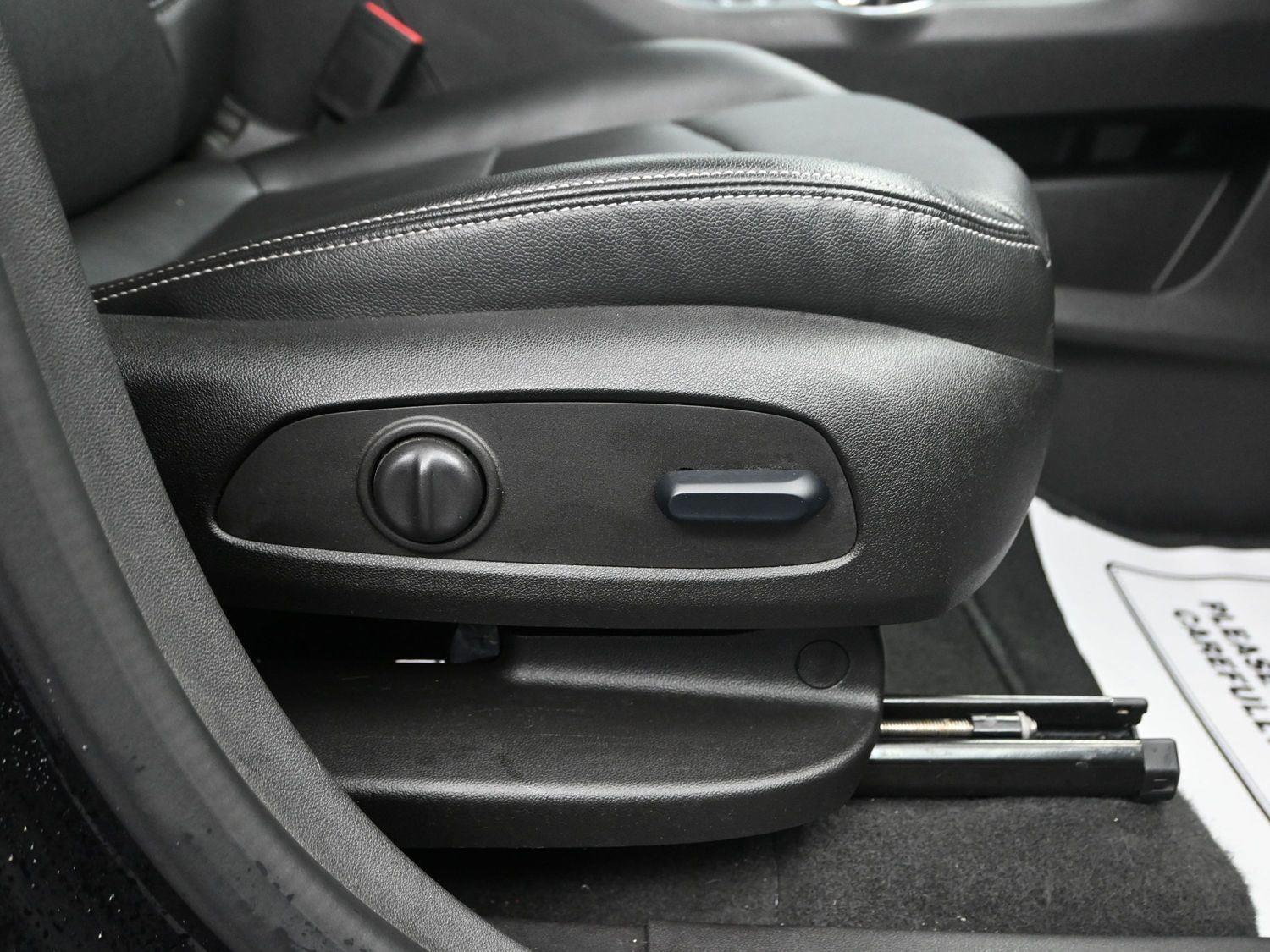 Used 2024 Ebony Twilight Metallic GMC SLT image 9