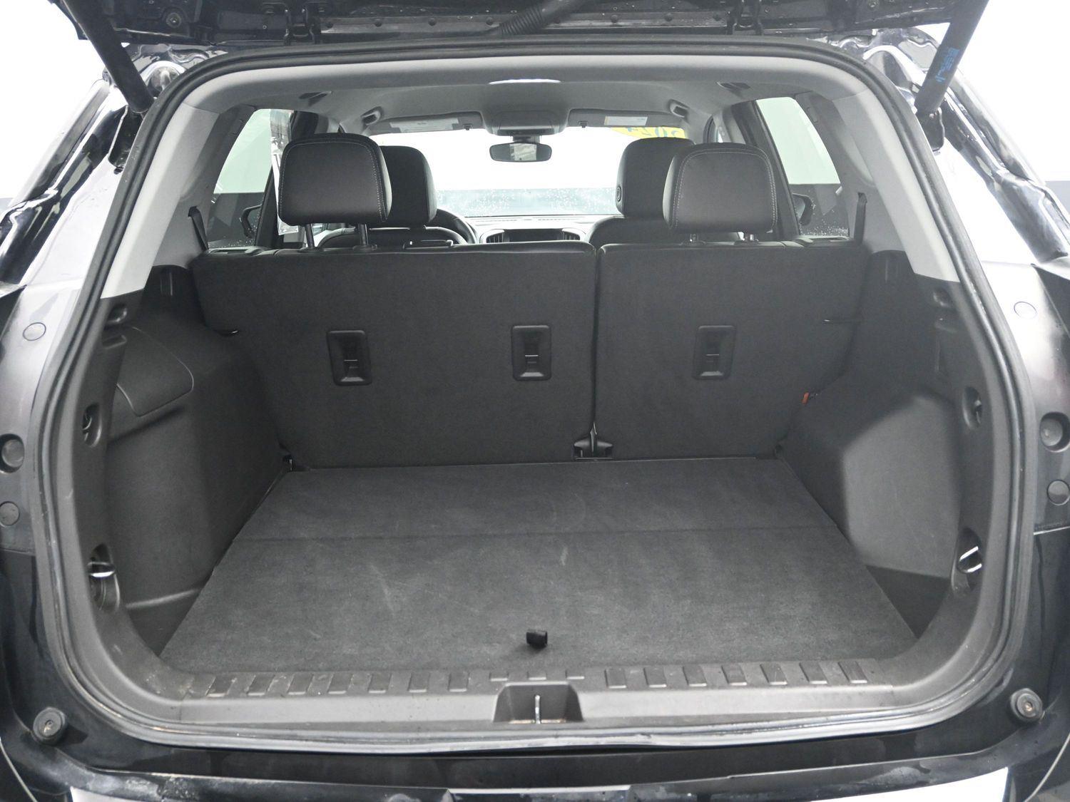 Used 2024 Ebony Twilight Metallic GMC SLT image 17