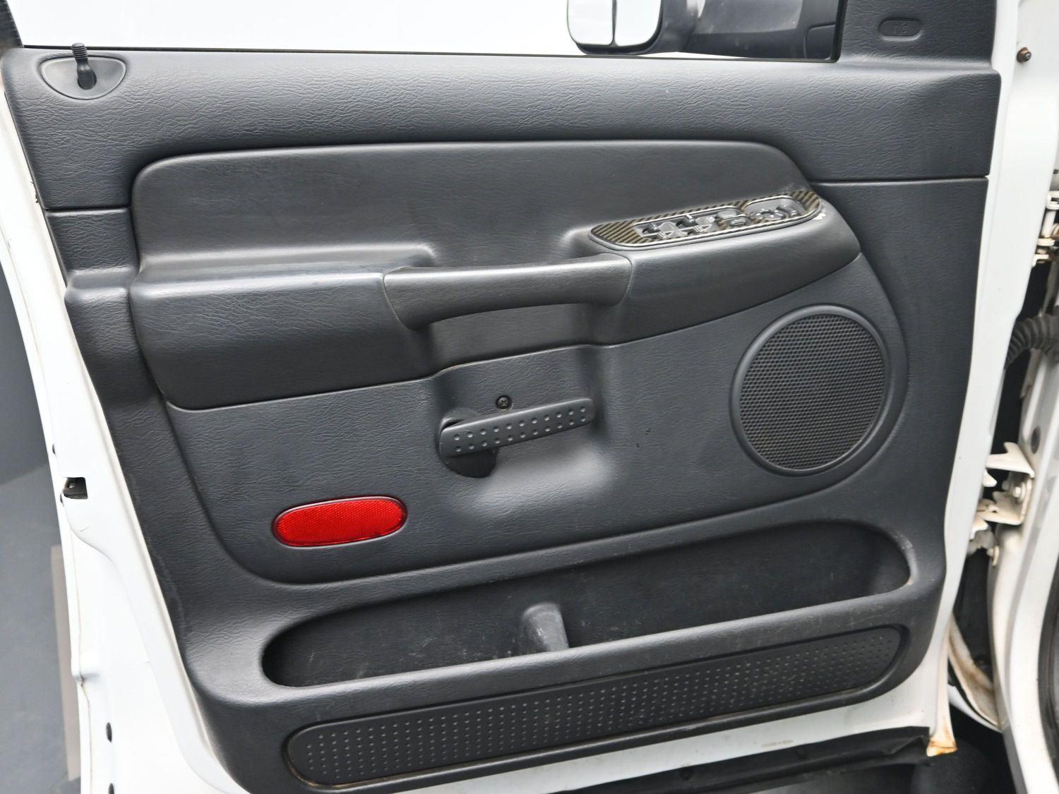 Used 2003  DODGE  image 13