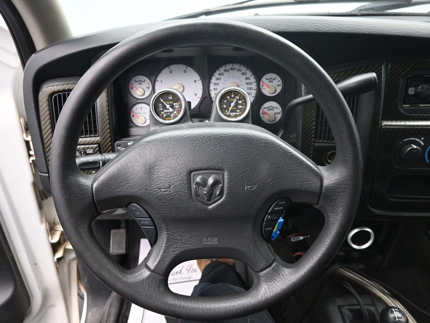 Used 2003  DODGE  image 17