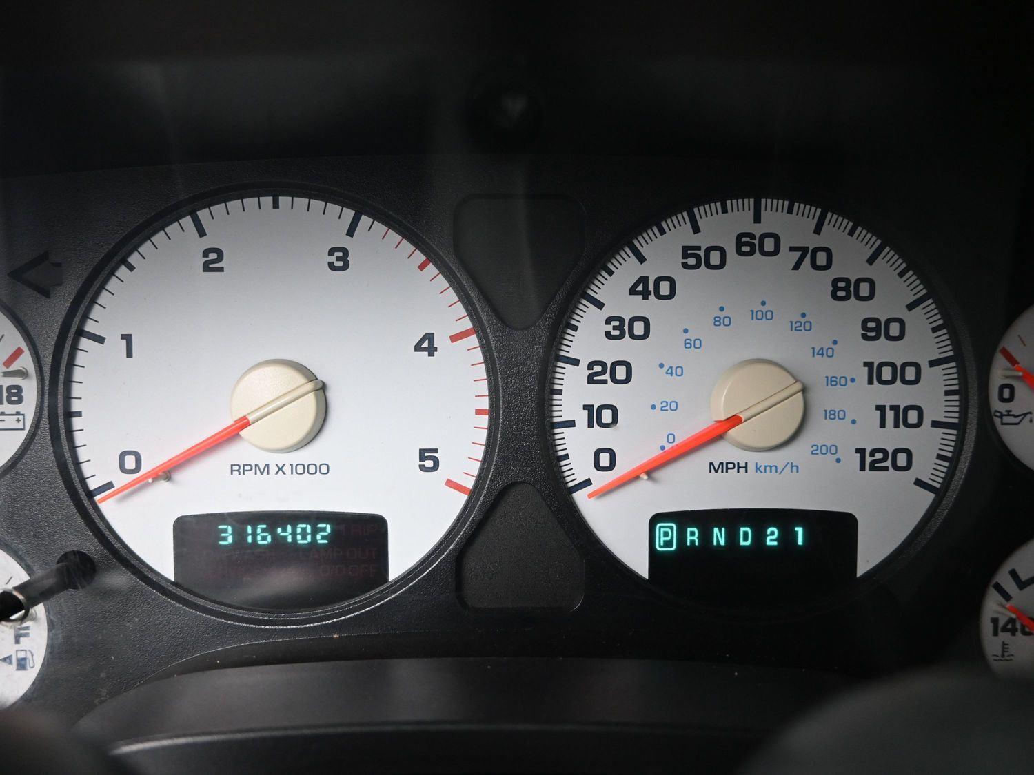 Used 2003  DODGE  image 21