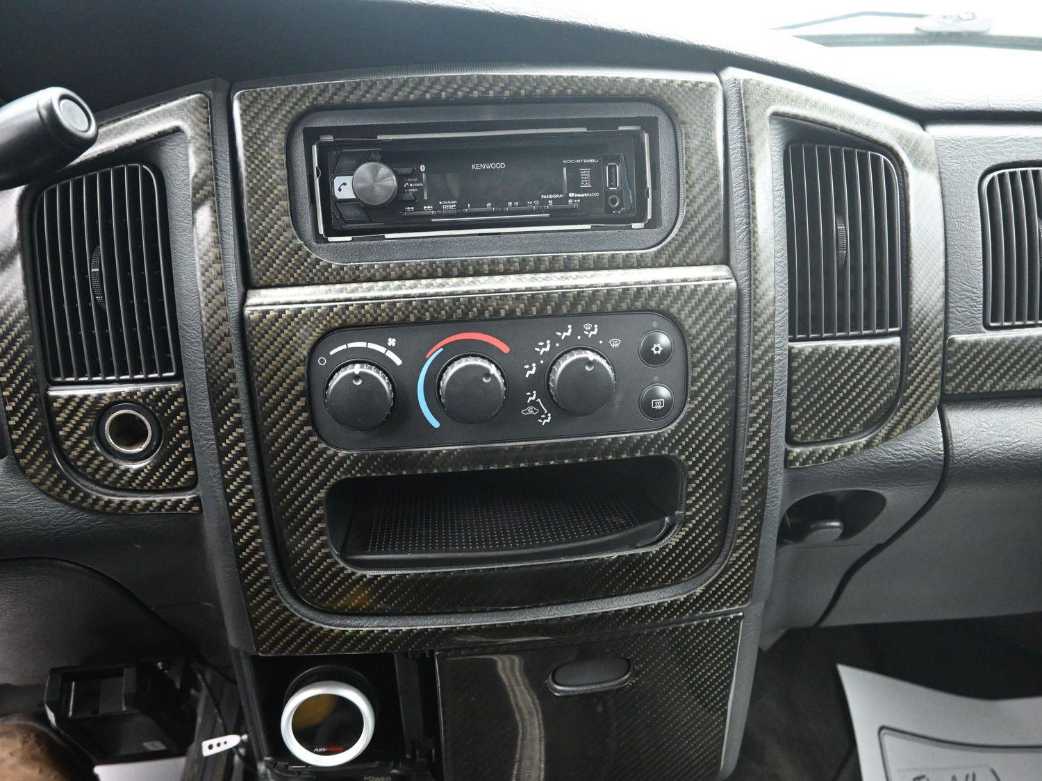 Used 2003  DODGE  image 22