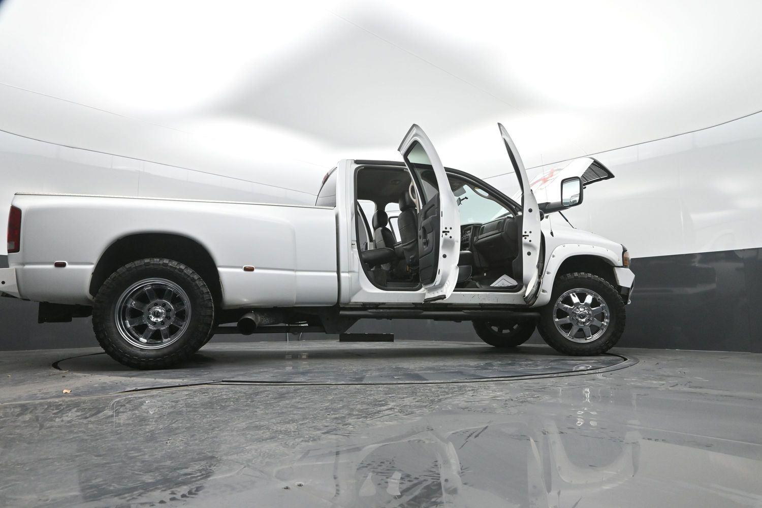 Used 2003  DODGE  image 44