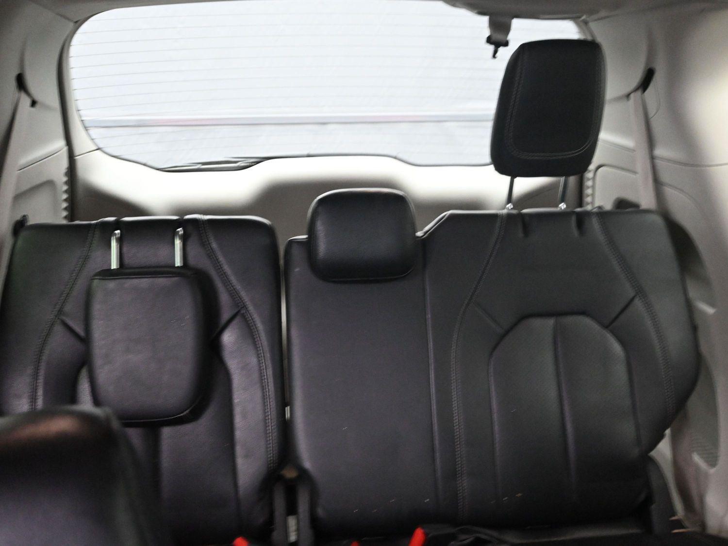 Used 2022 Granite Crystal Metallic Clearcoat Chrysler Touring L image 13