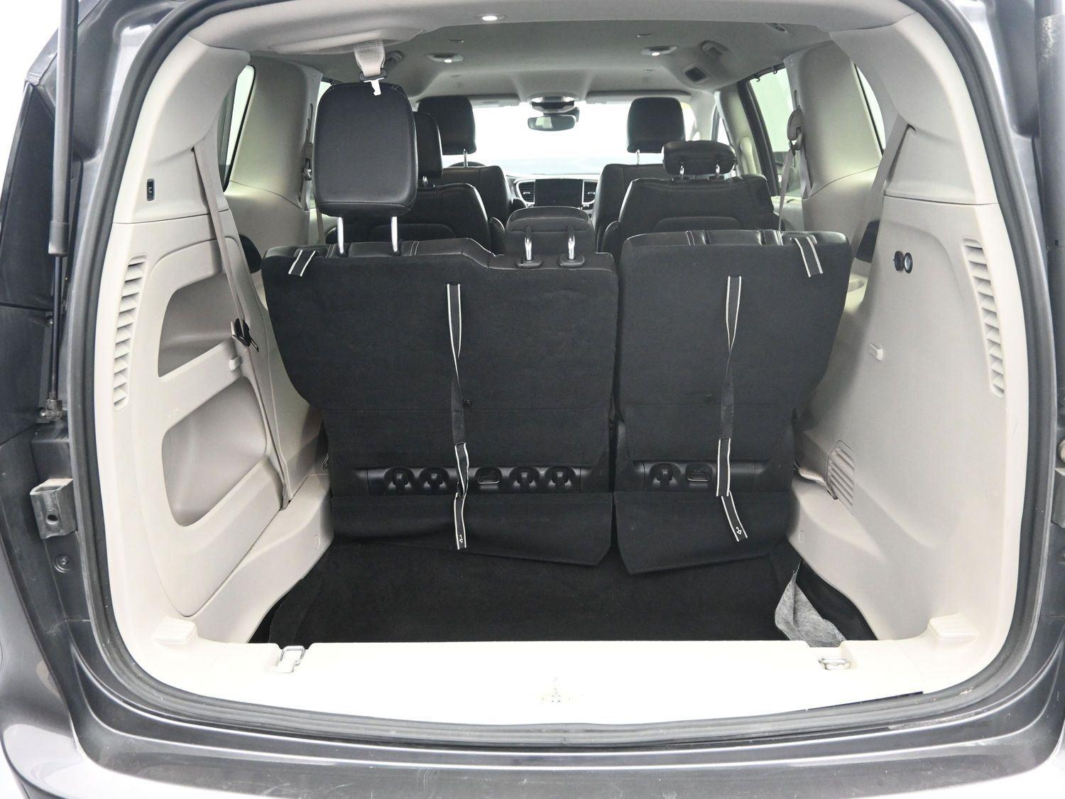 Used 2022 Granite Crystal Metallic Clearcoat Chrysler Touring L image 15