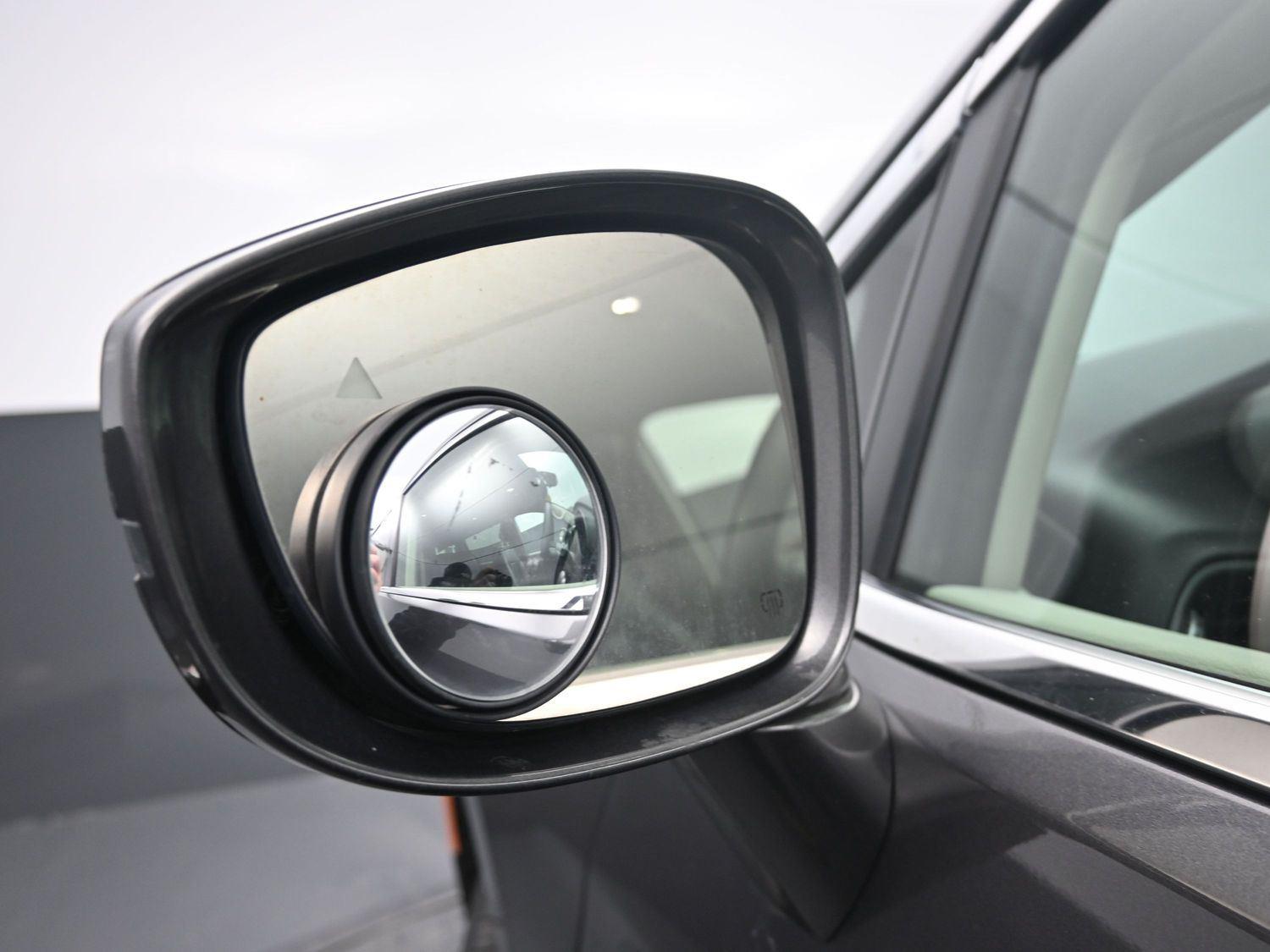 Used 2022 Granite Crystal Metallic Clearcoat Chrysler Touring L image 17