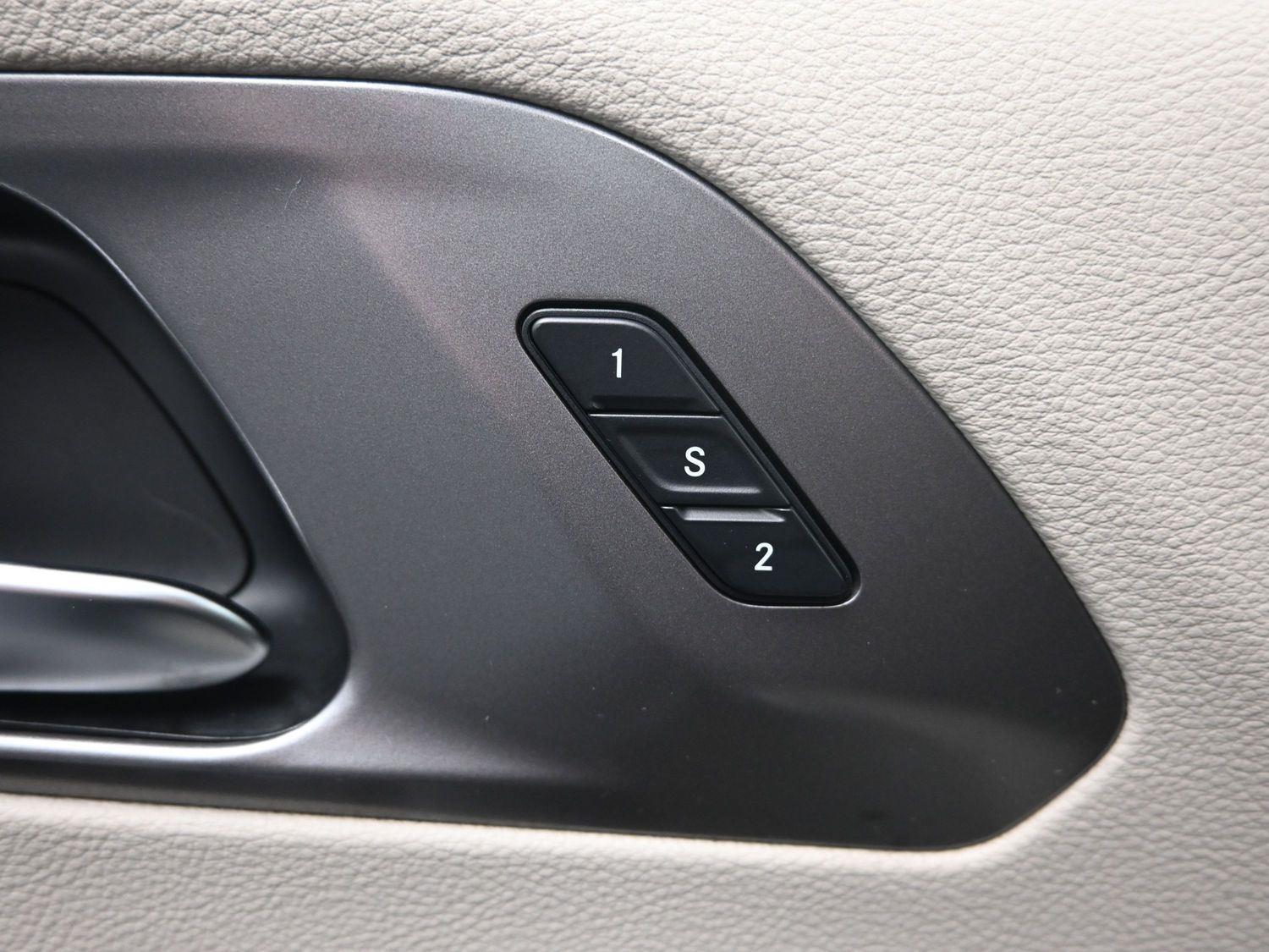 Used 2022 Granite Crystal Metallic Clearcoat Chrysler Touring L image 19