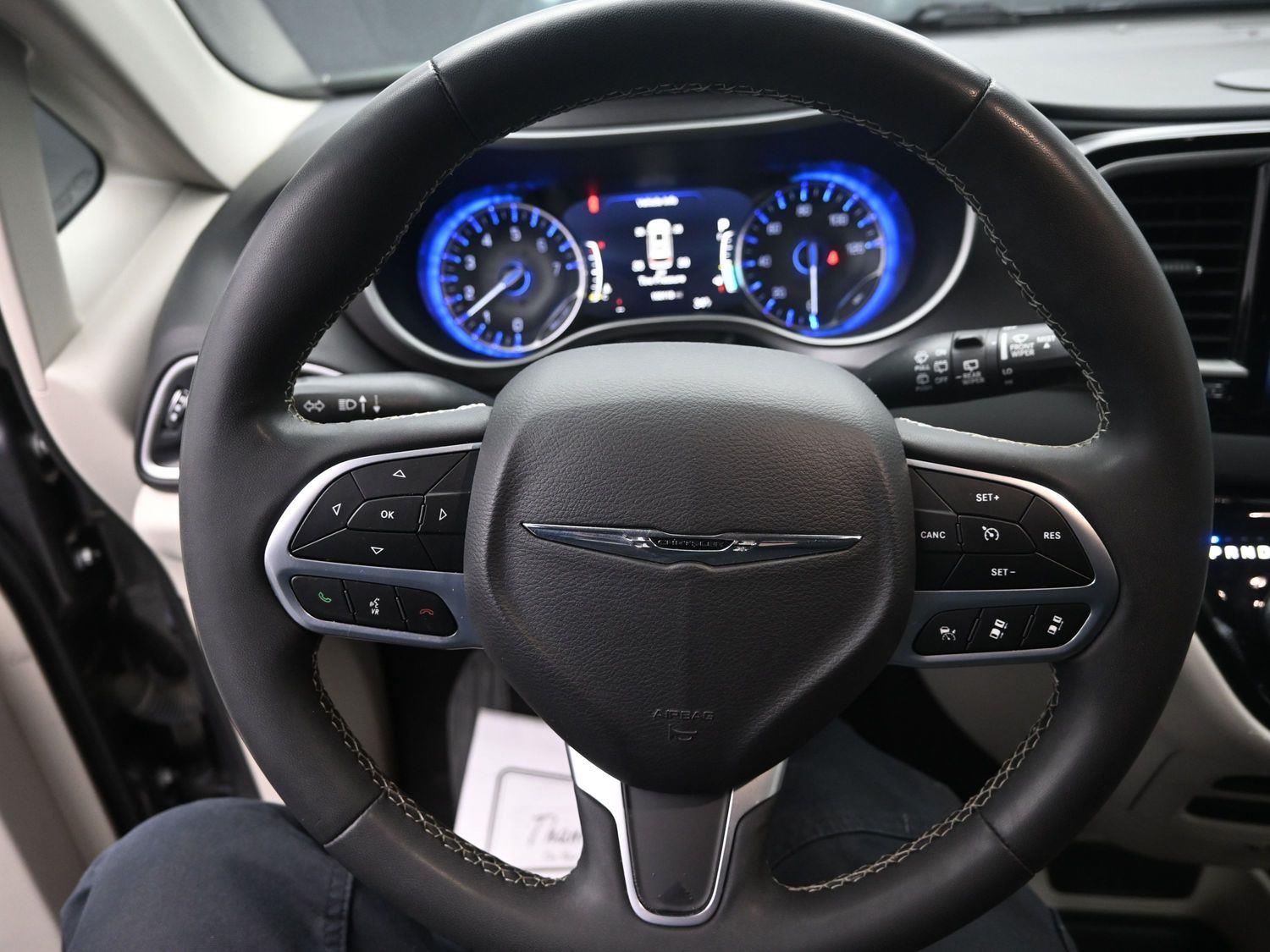 Used 2022 Granite Crystal Metallic Clearcoat Chrysler Touring L image 22