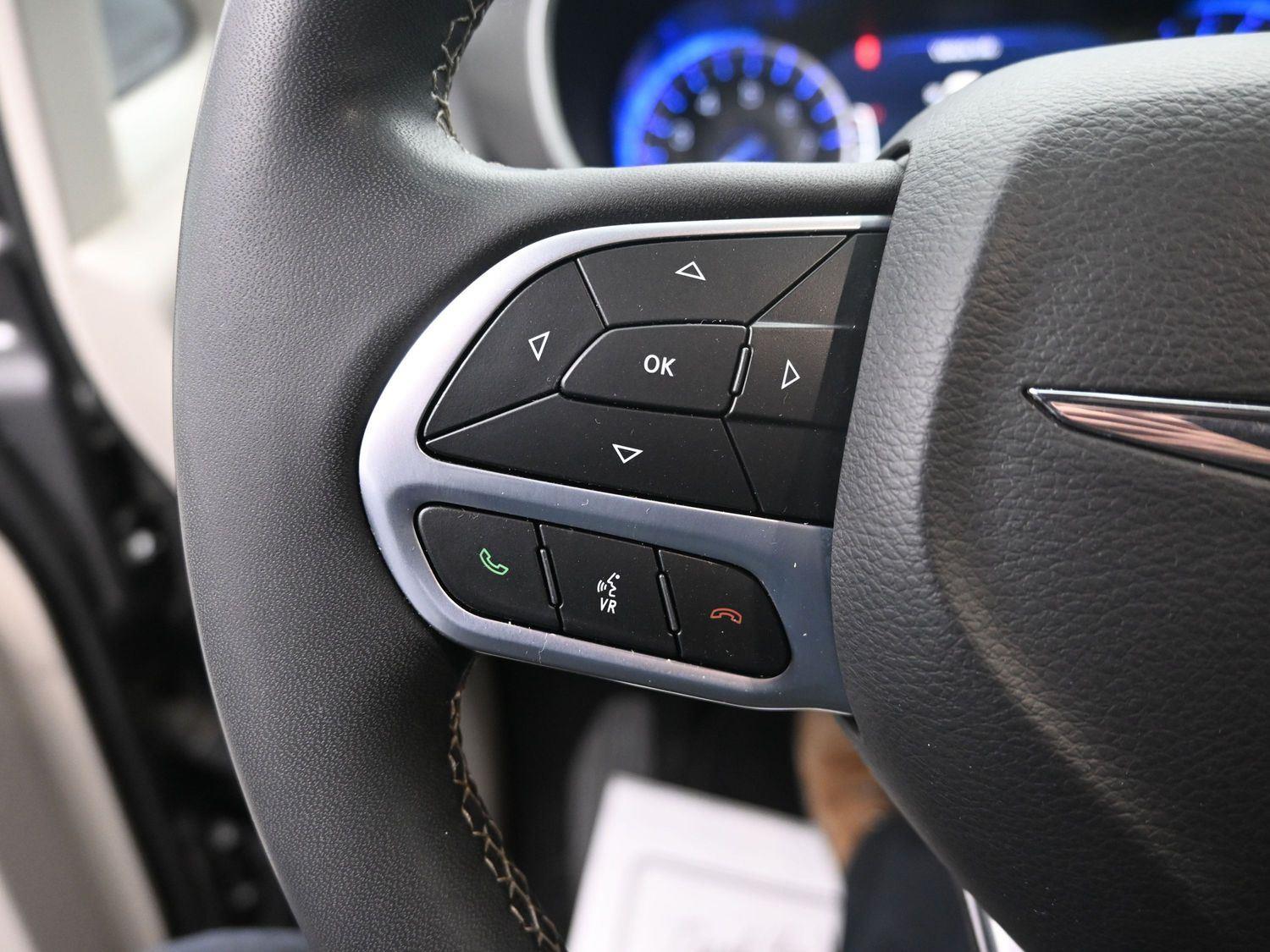 Used 2022 Granite Crystal Metallic Clearcoat Chrysler Touring L image 23