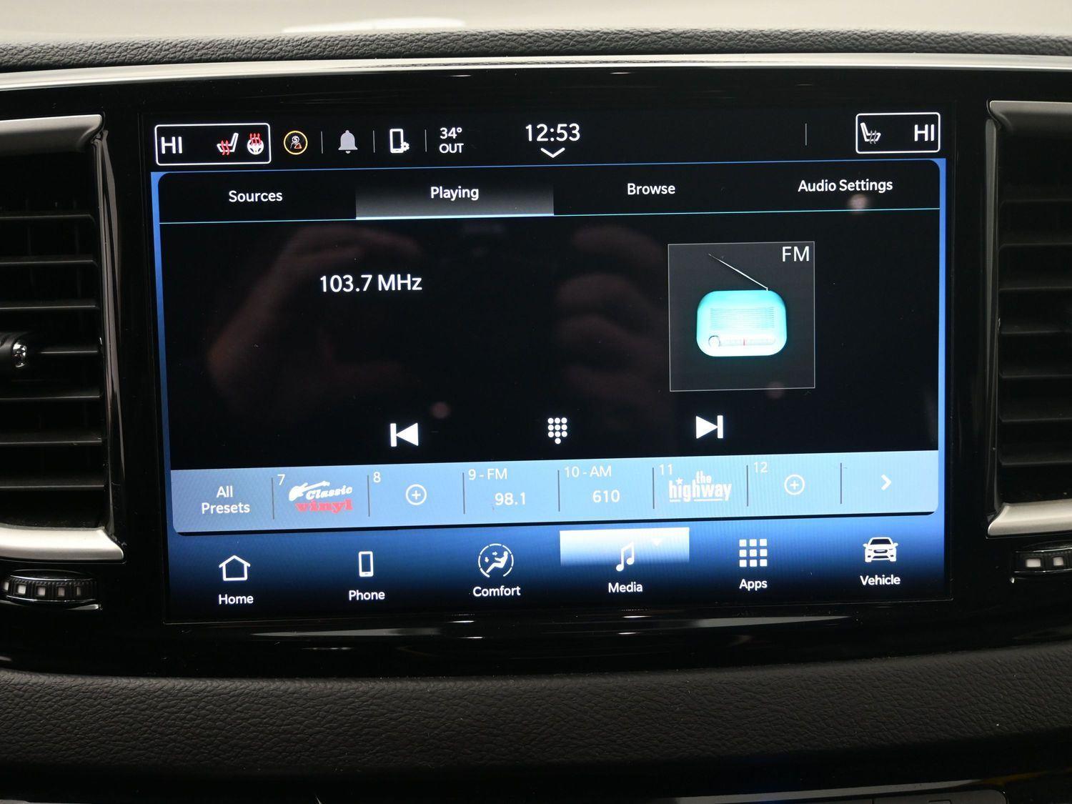 Used 2022 Granite Crystal Metallic Clearcoat Chrysler Touring L image 27